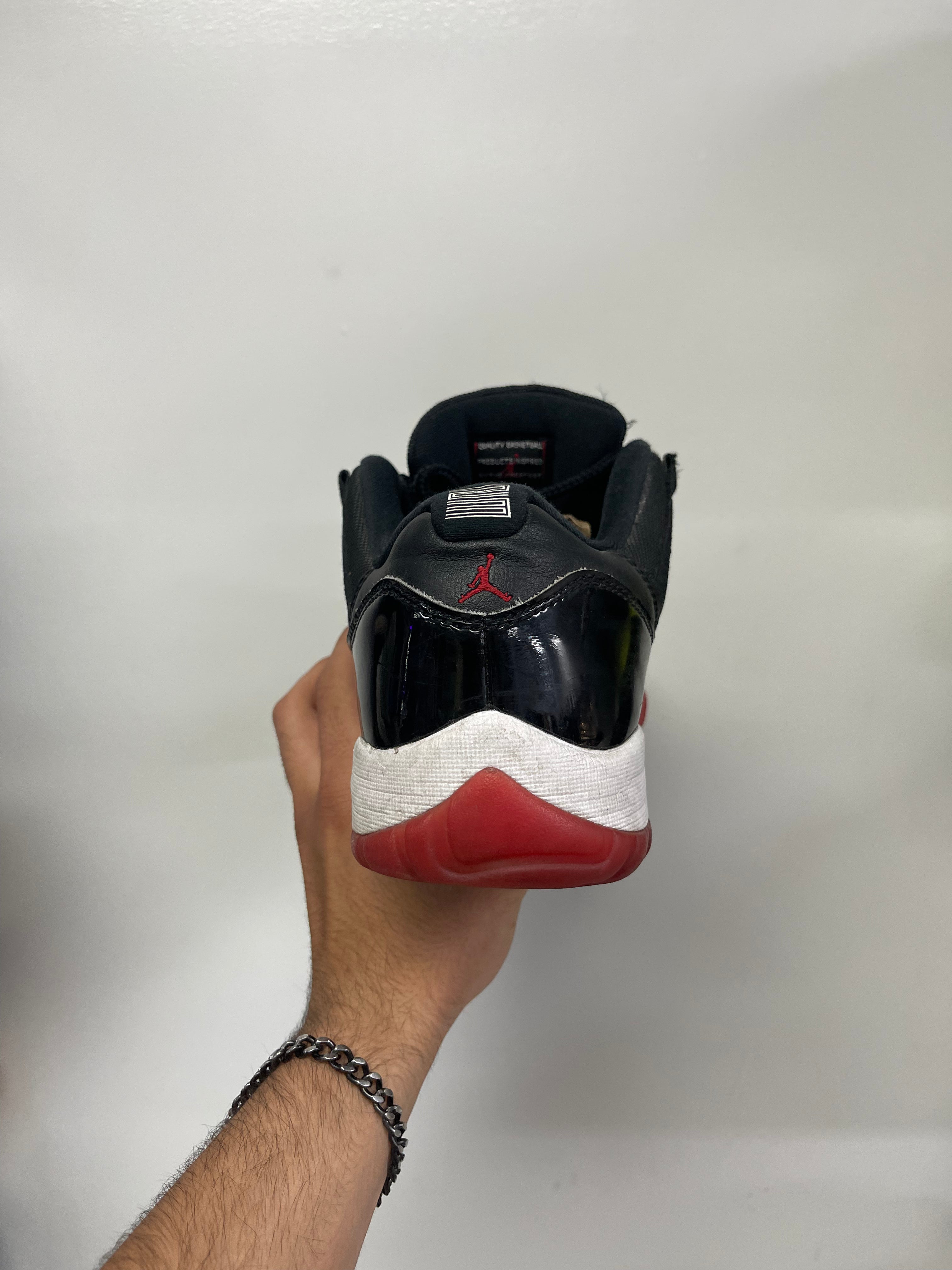 Jordan 11 Low Bred Sneakers