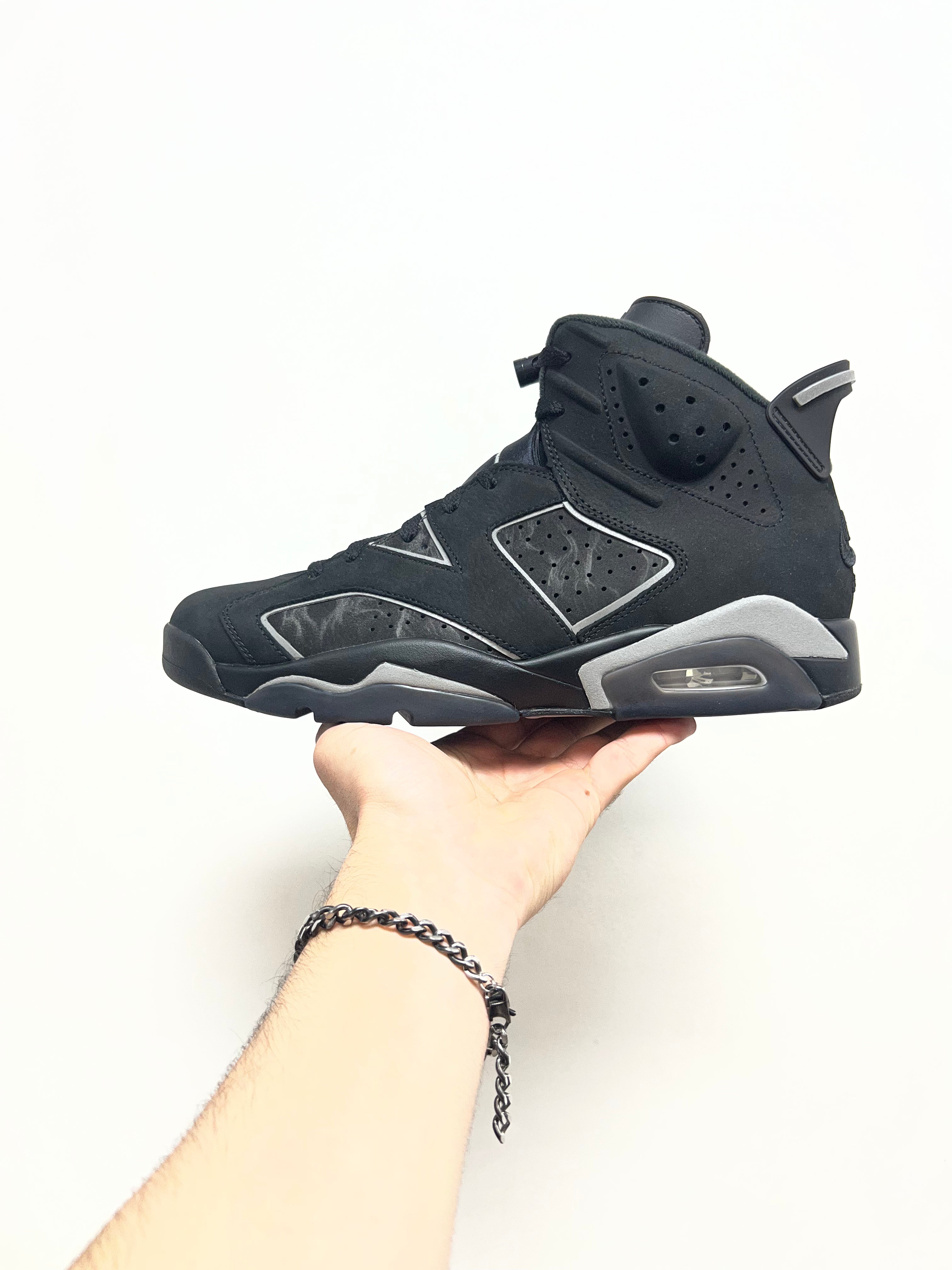 Jordan 6 Cap n Gown Sneakers