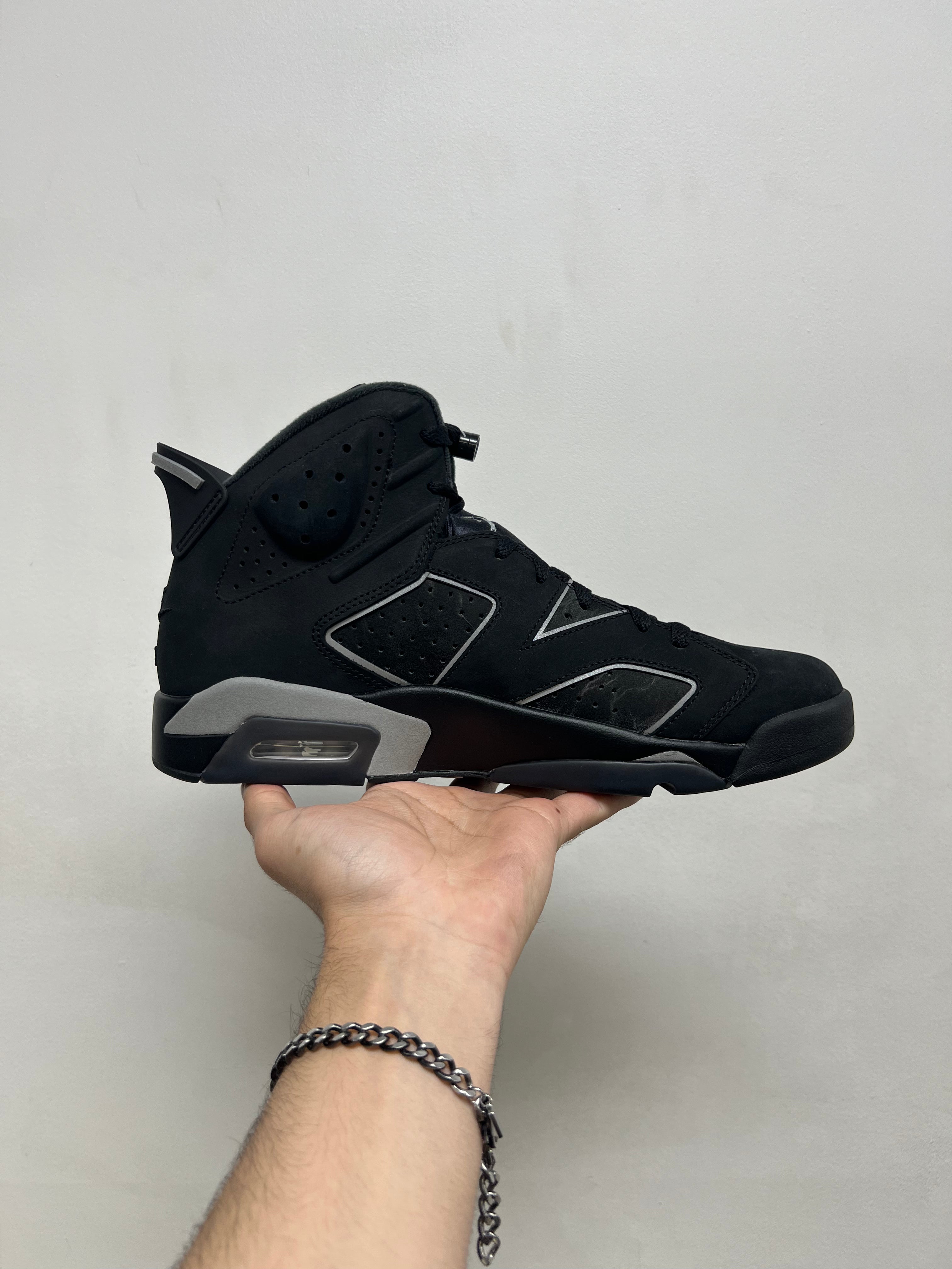 Jordan 6 Cap n Gown Sneakers