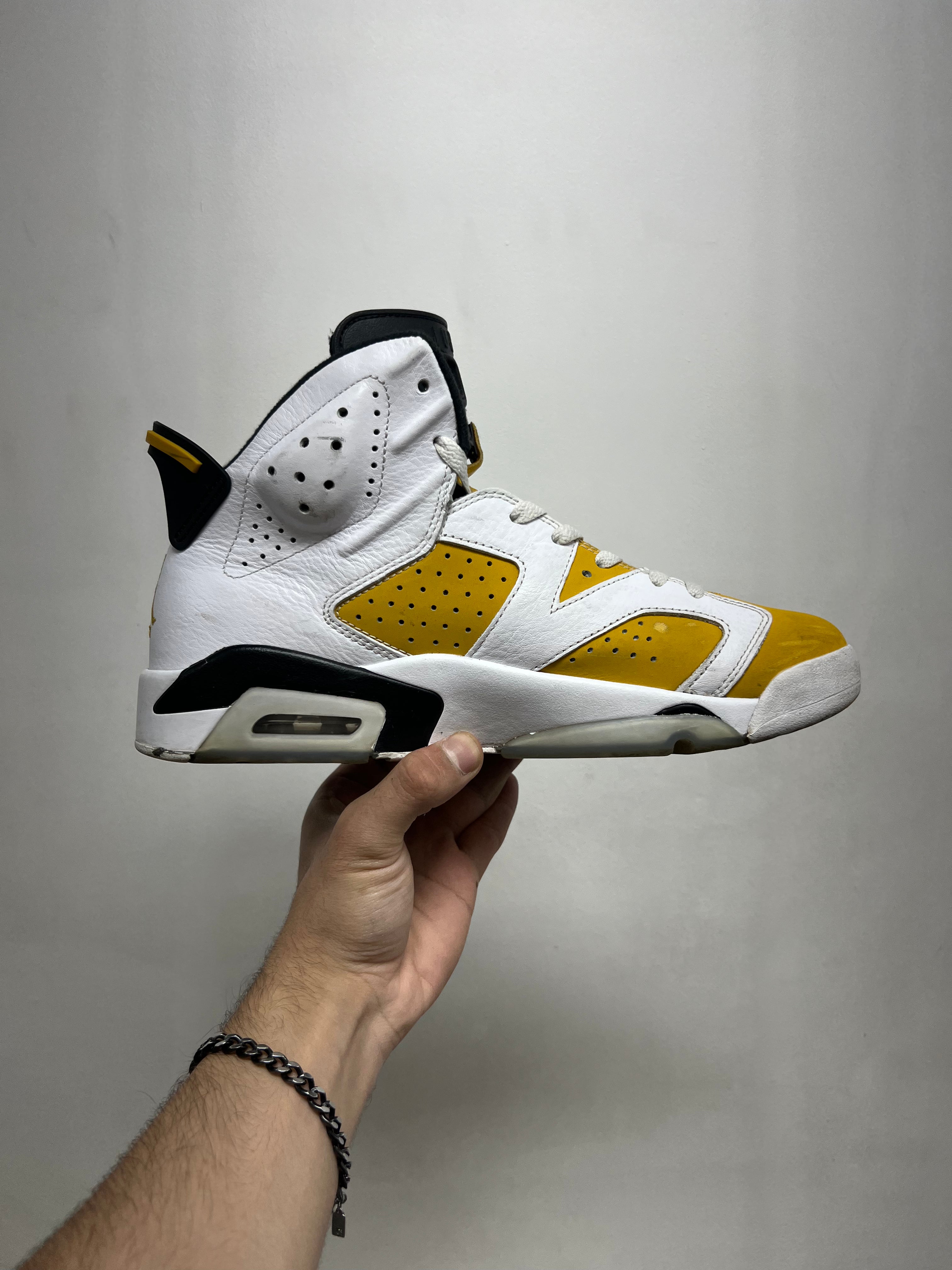 Jordan 6 Ochre Sneakers