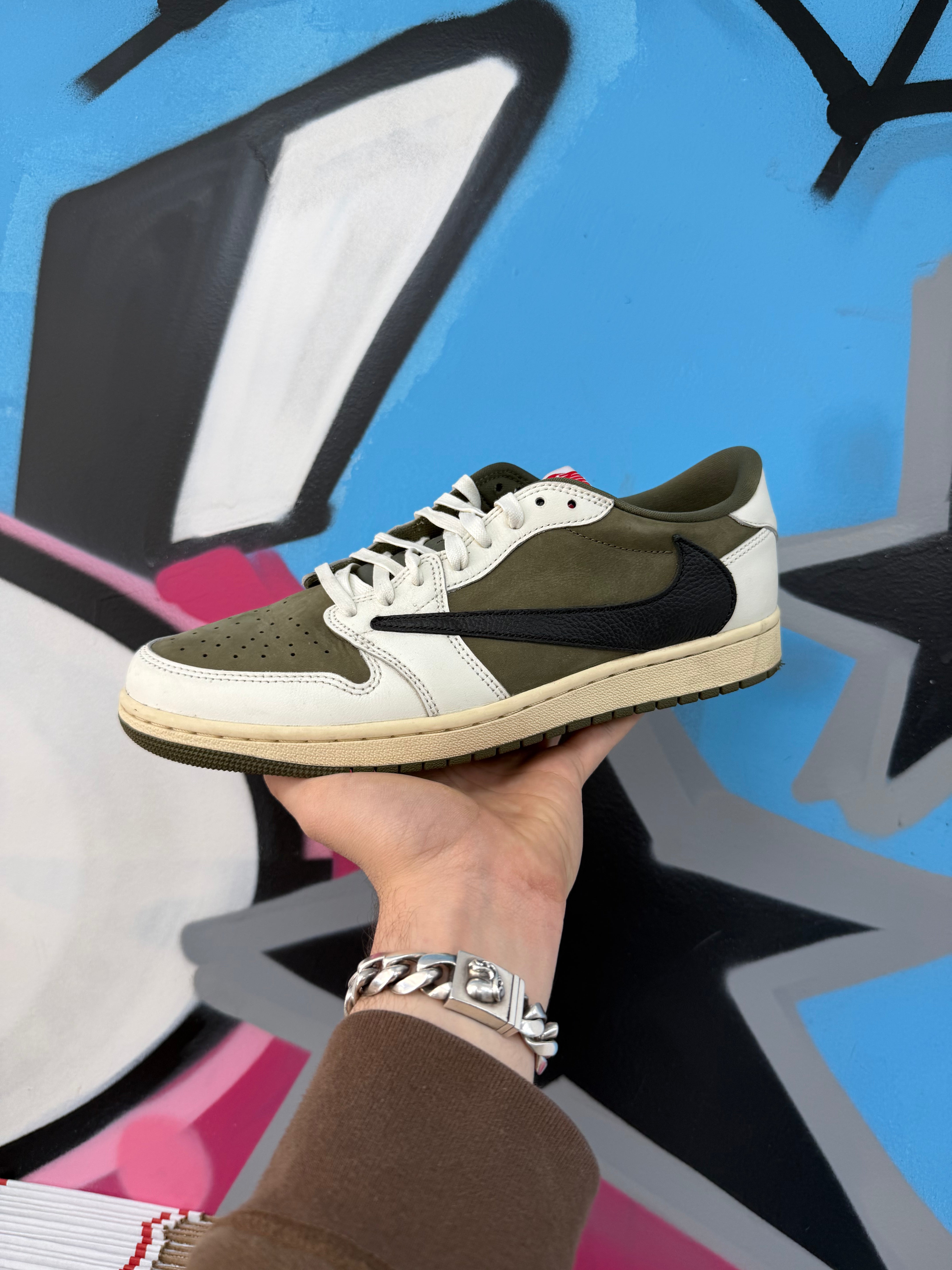 Jordan 1 x Travis Scott Low Medium Olive Sneakers