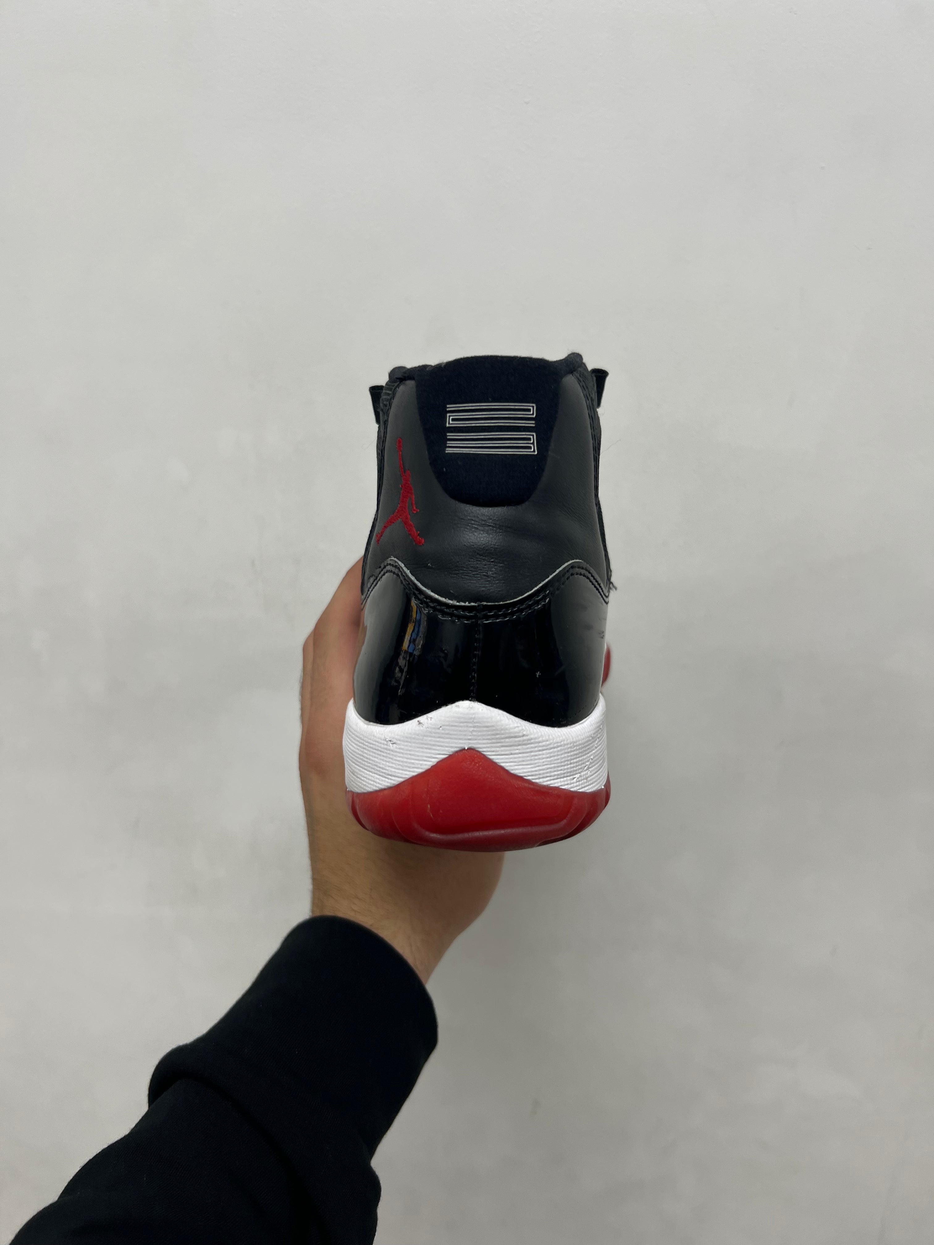 Jordan 11 Bred Sneakers