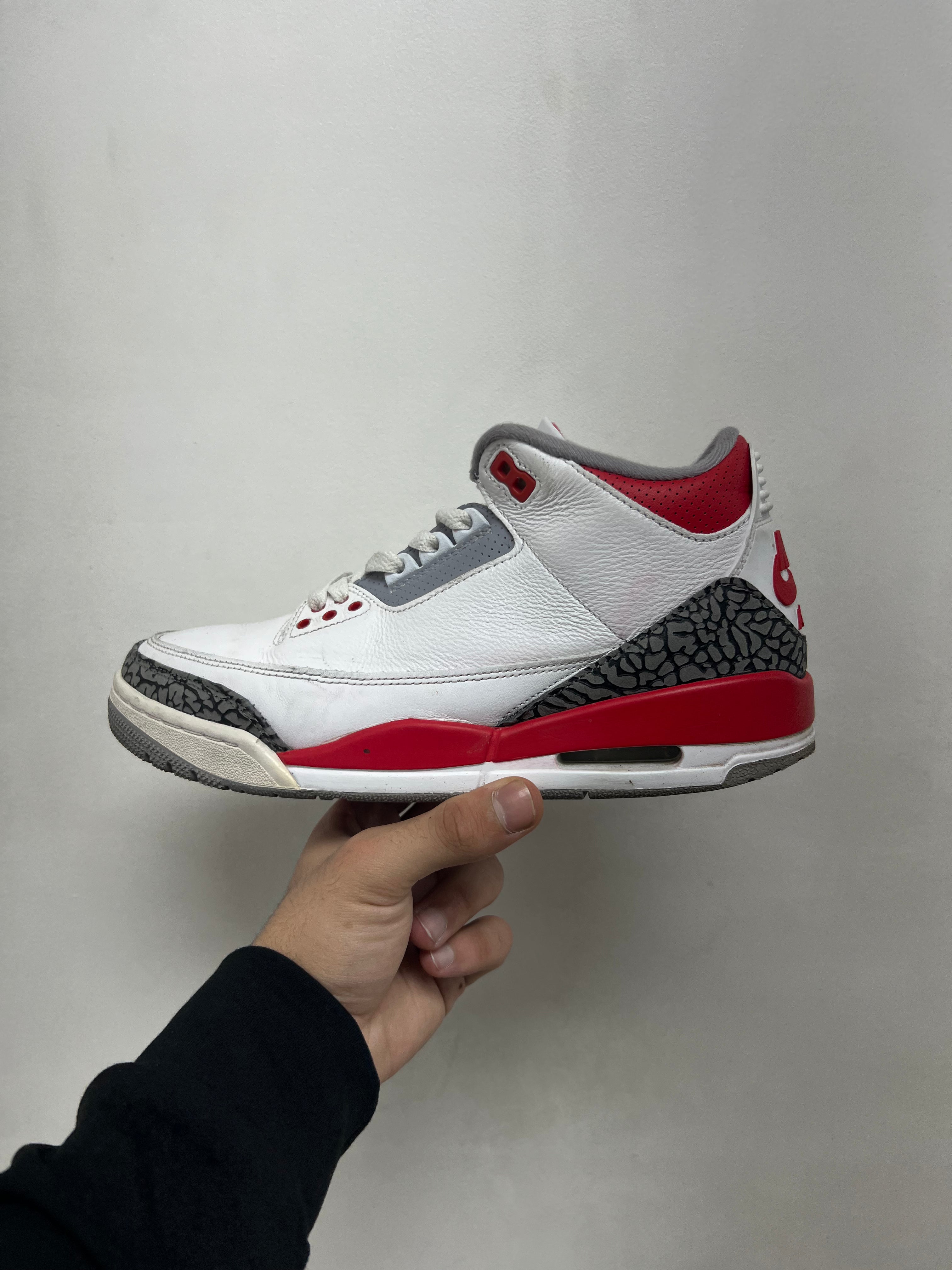 Jordan 3 Fire Red Sneakers