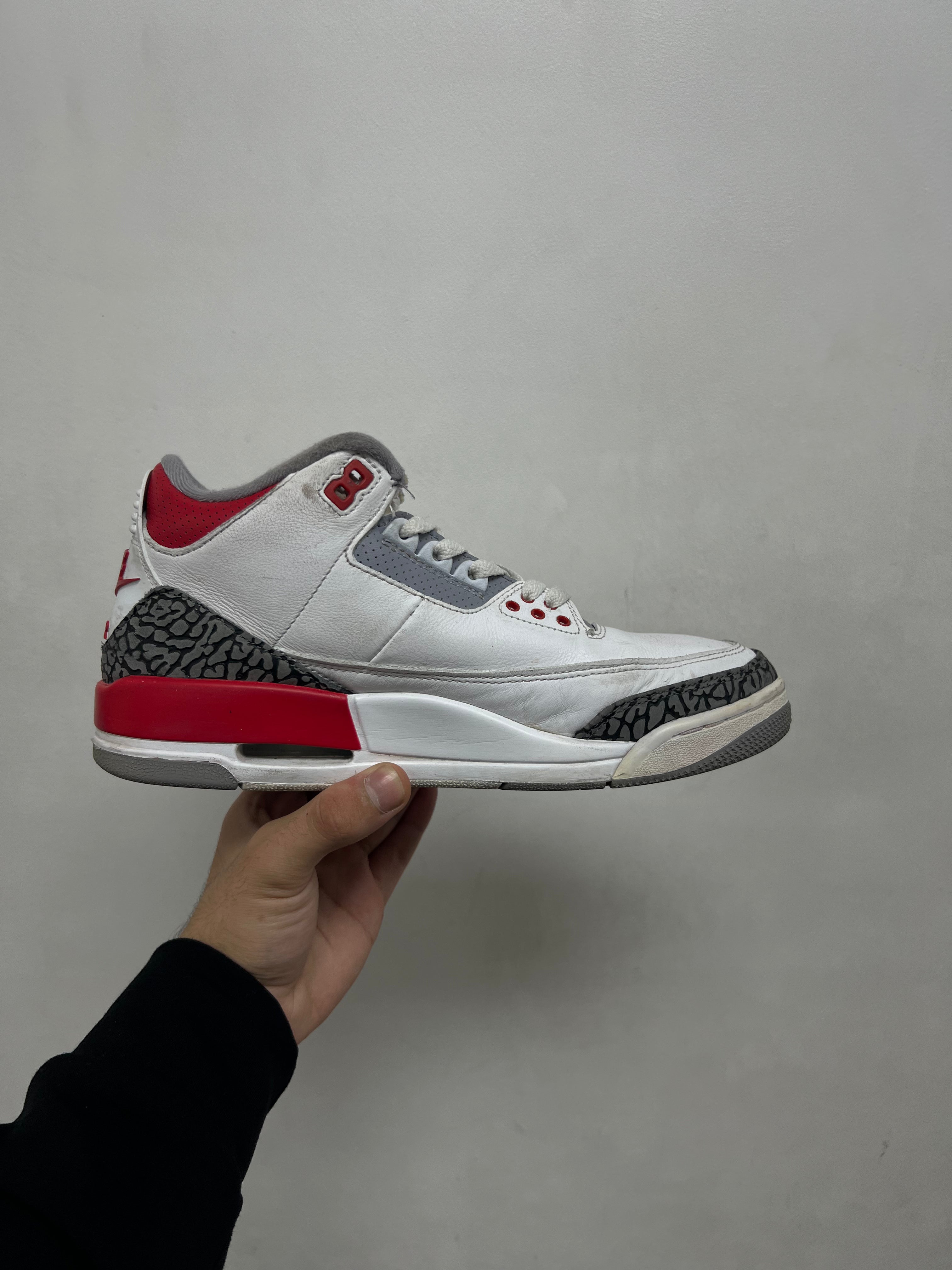 Jordan 3 Fire Red Sneakers