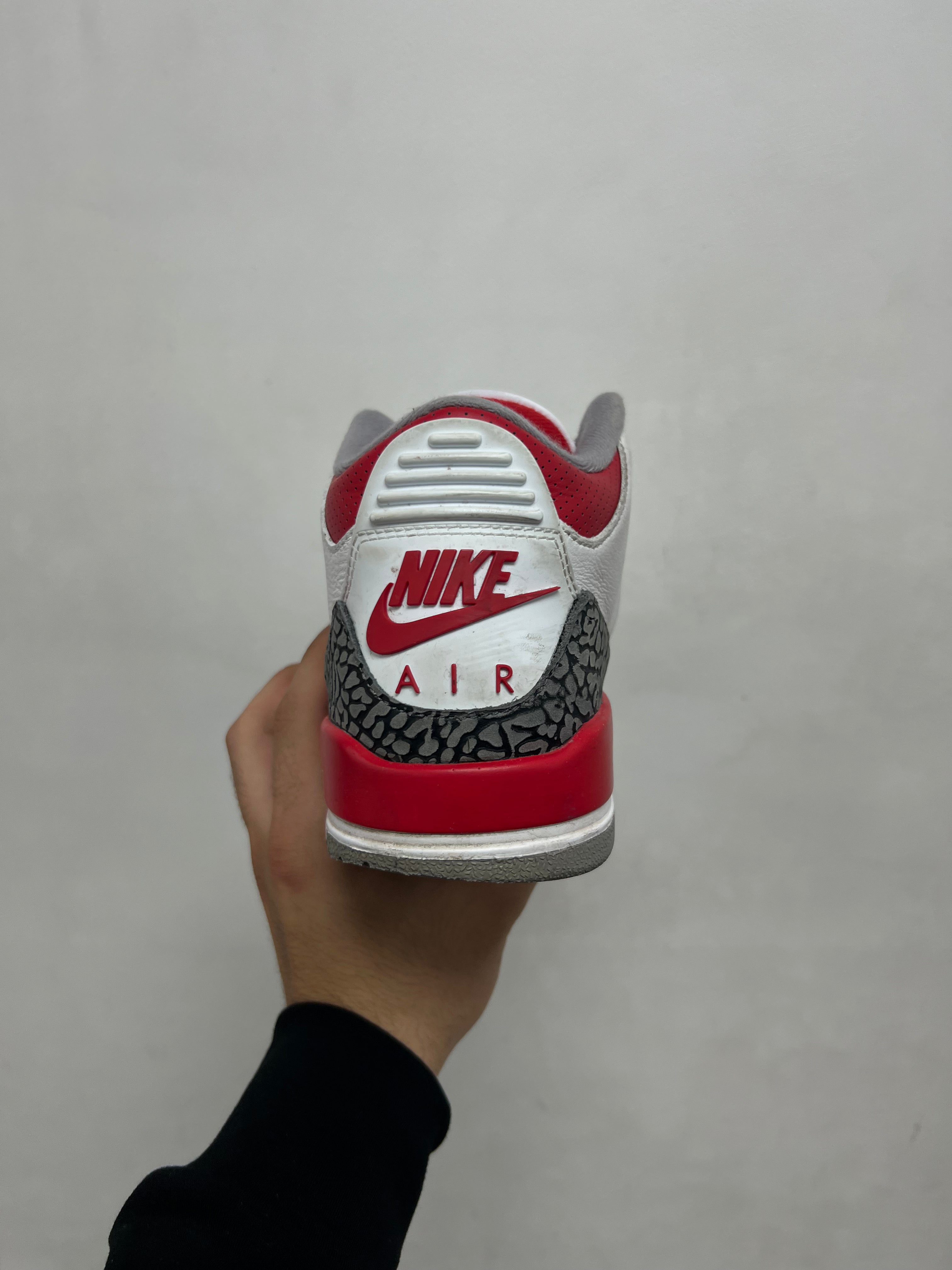 Jordan 3 Fire Red Sneakers