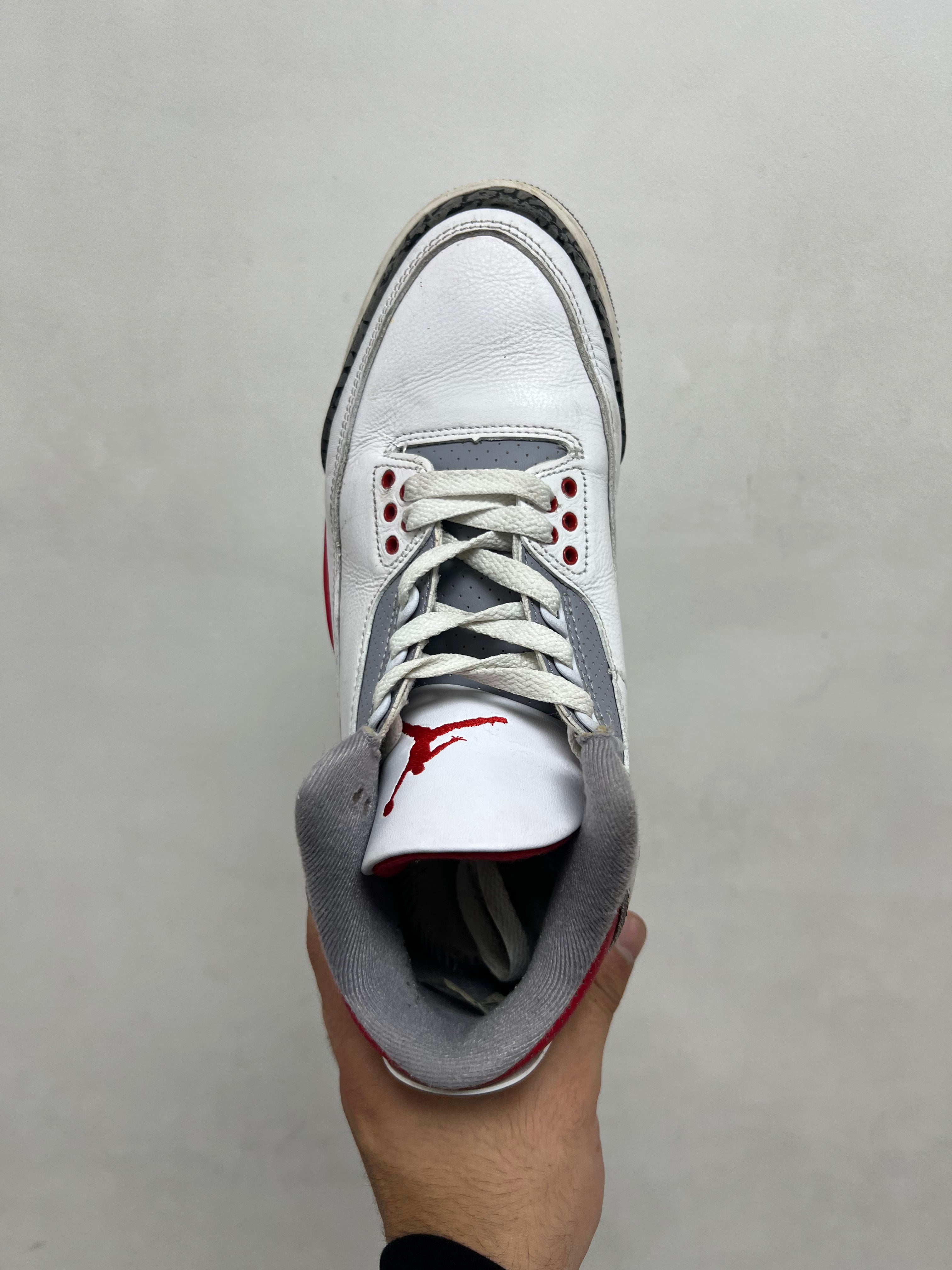 Jordan 3 Fire Red Sneakers