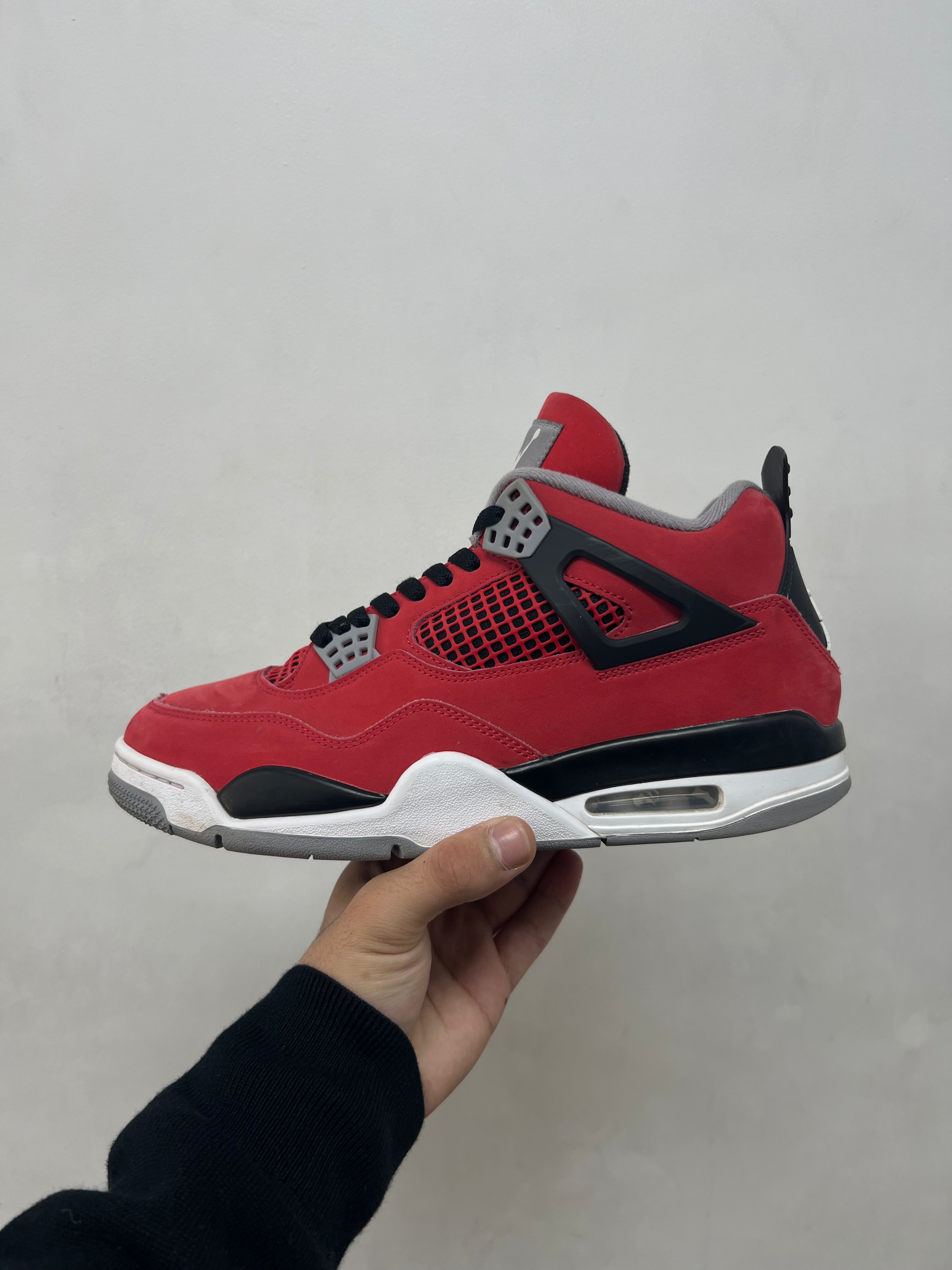 Jordan 4 Toro Sneakers