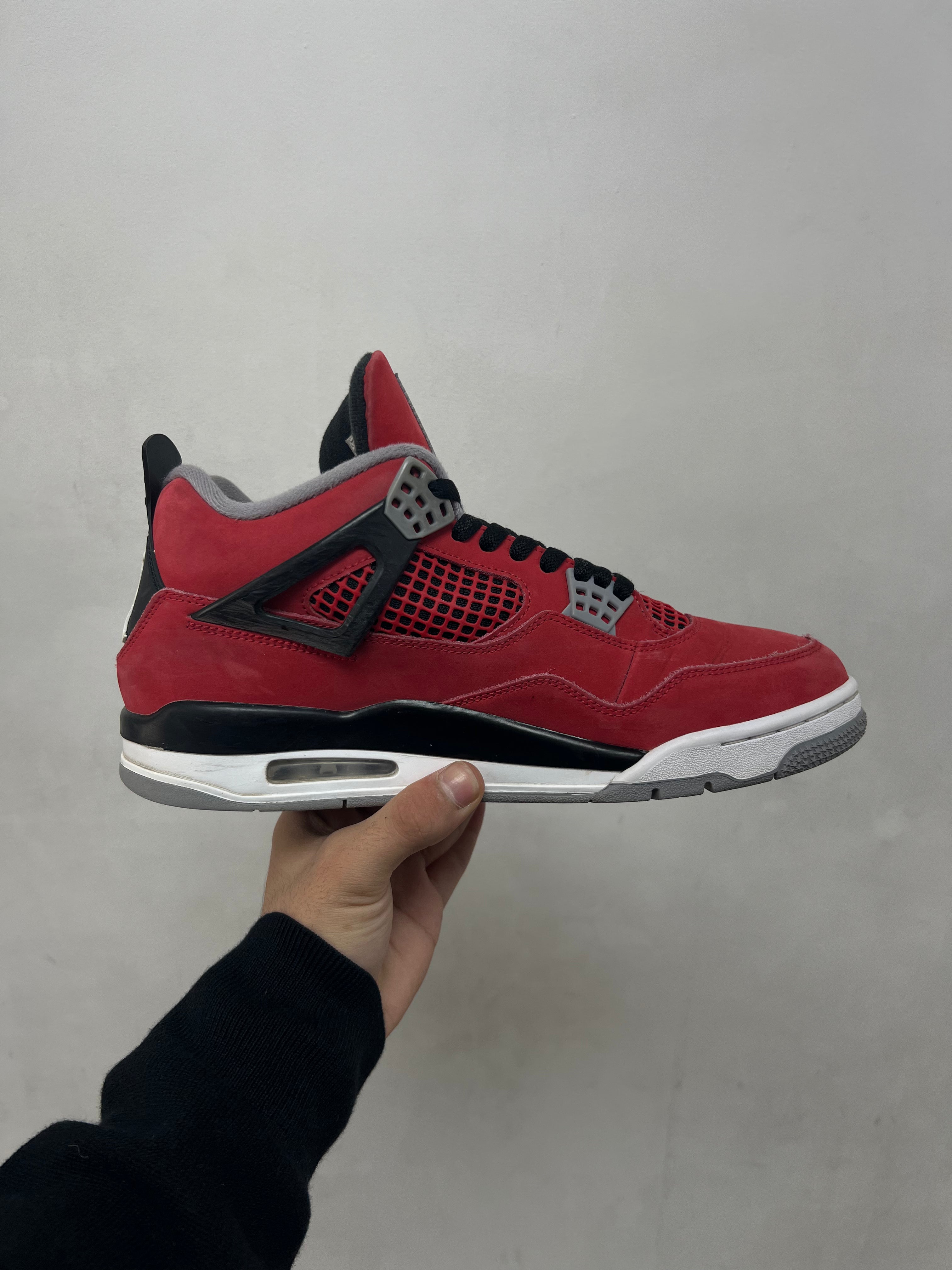 Jordan 4 Toro Sneakers