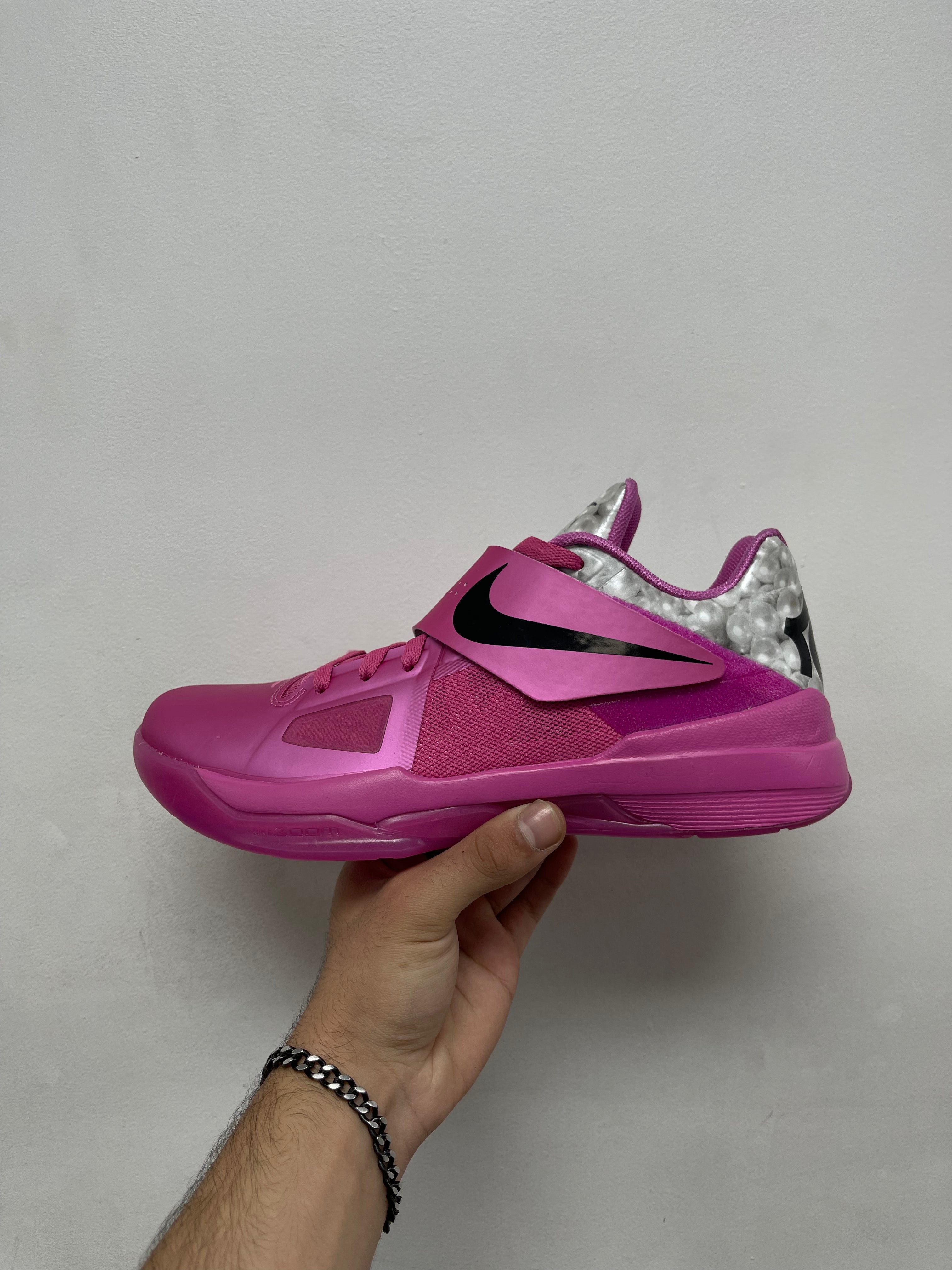 Nike KD 4 Aunt Pearl Sneakers