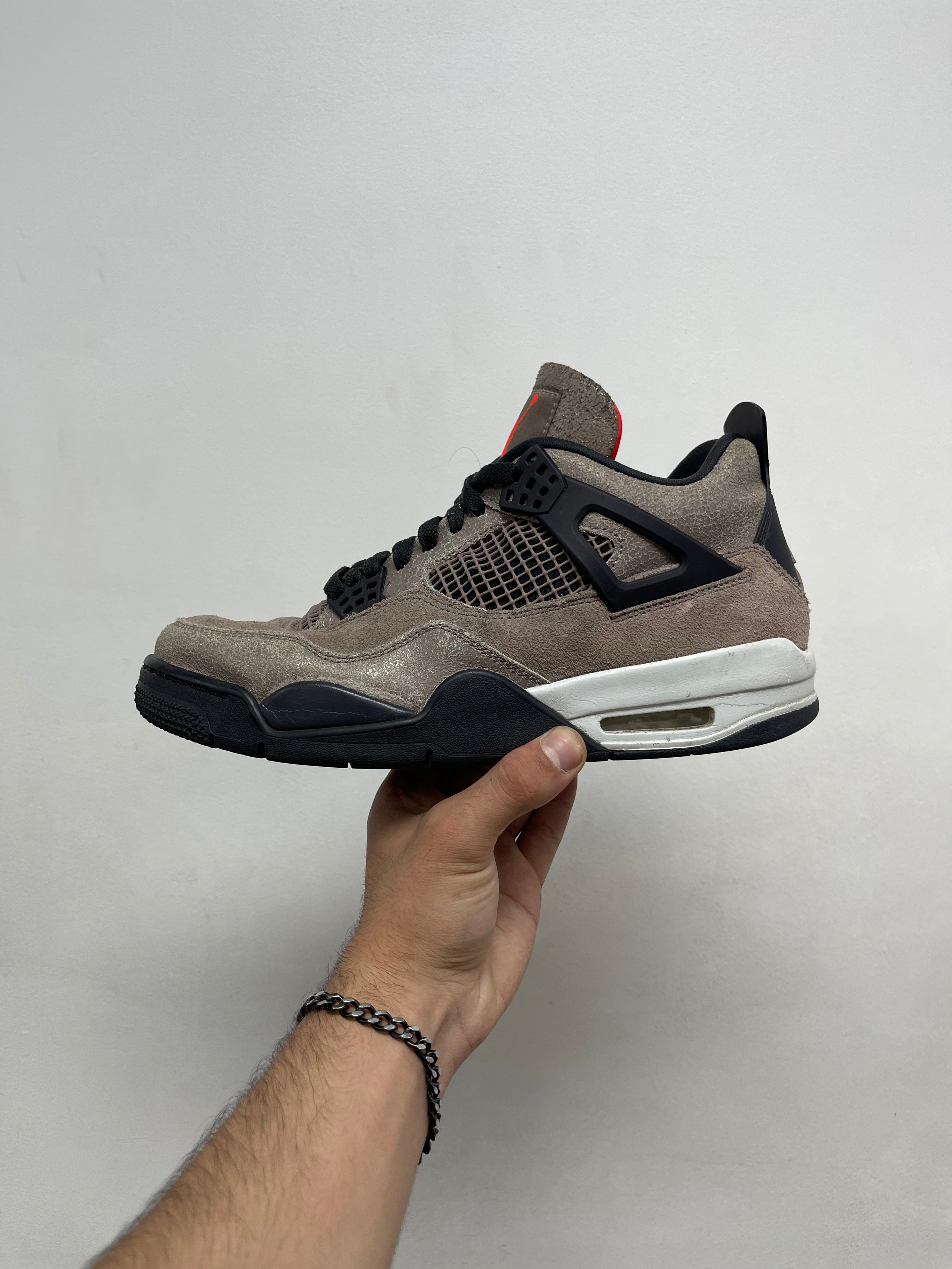 Jordan 4 Taupe Haze Sneakers