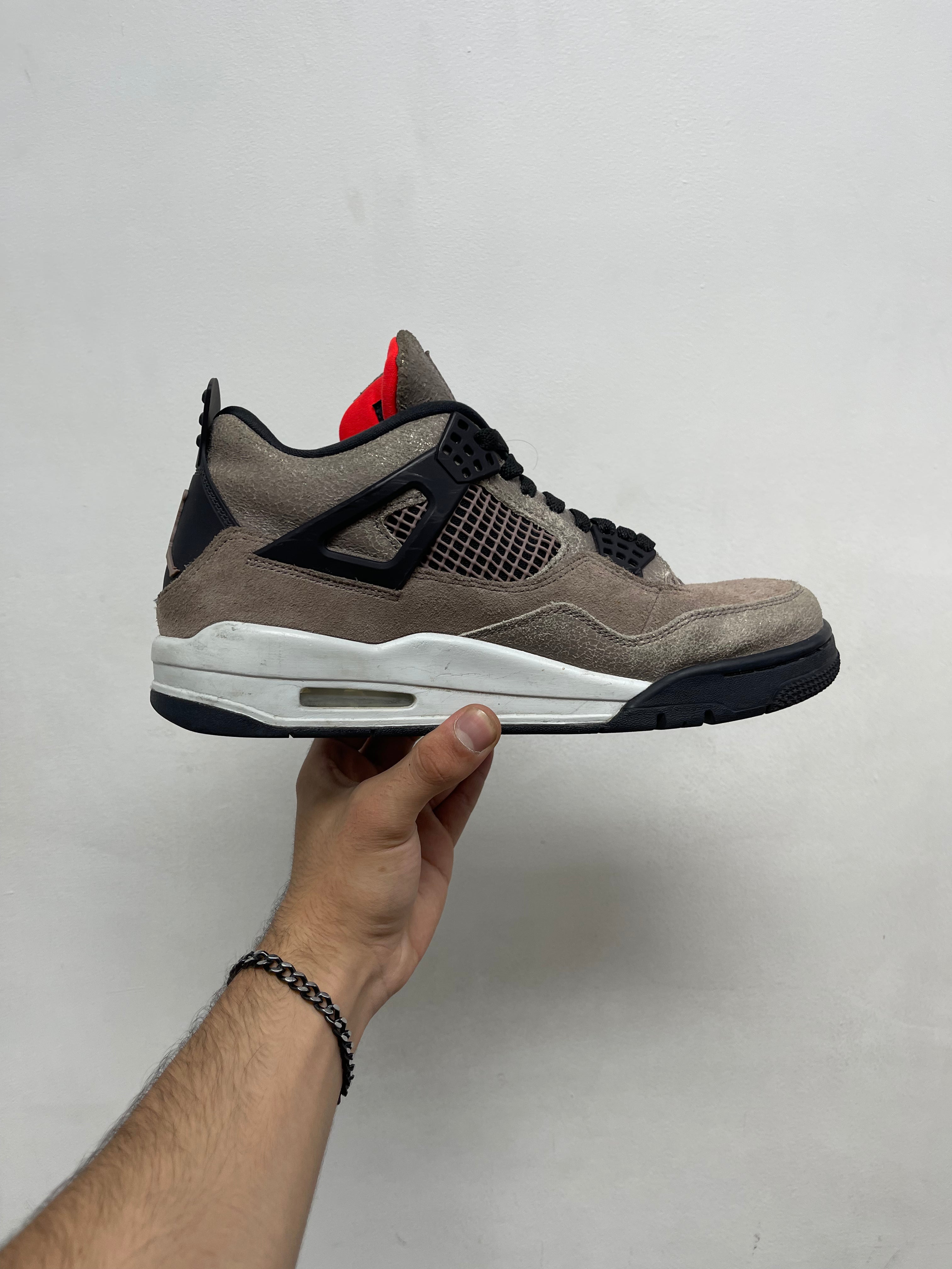 Jordan 4 Taupe Haze Sneakers