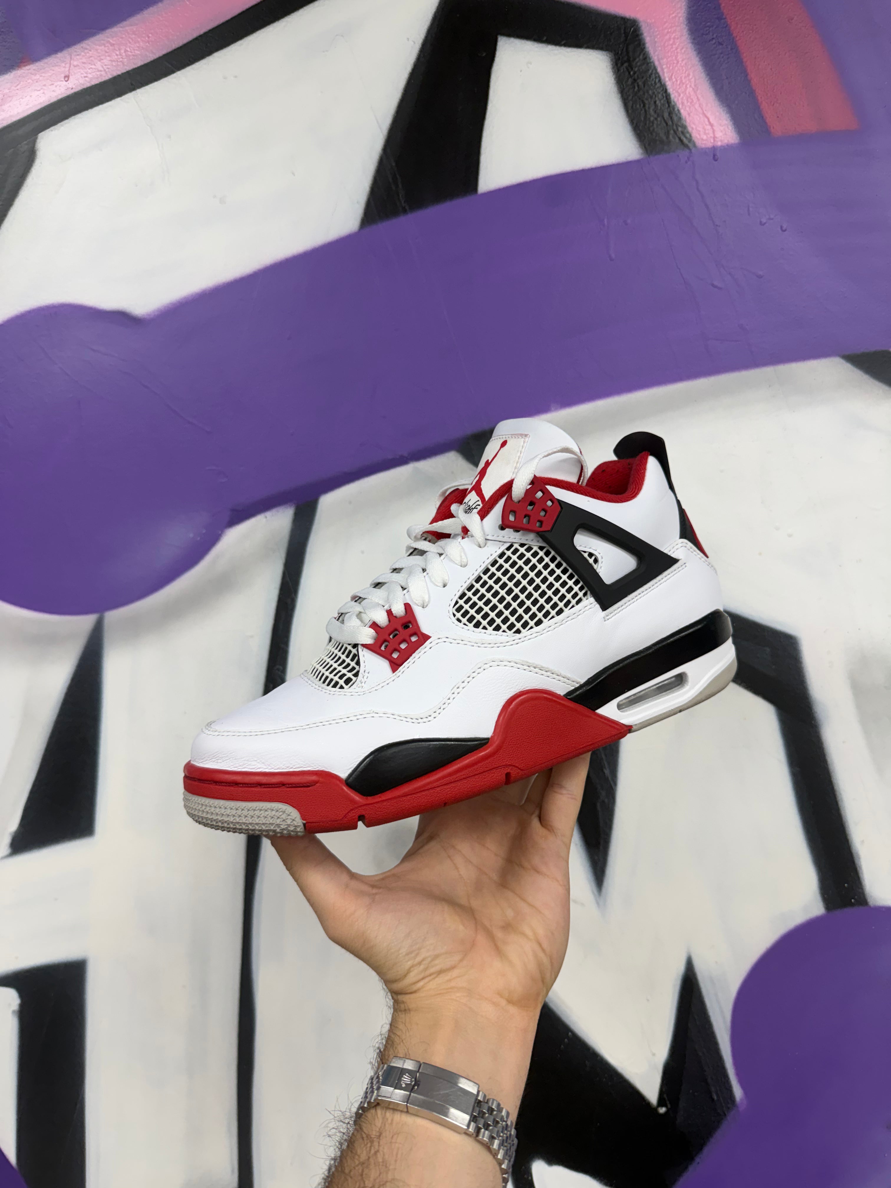 Jordan 4 Fire Red Sneakers