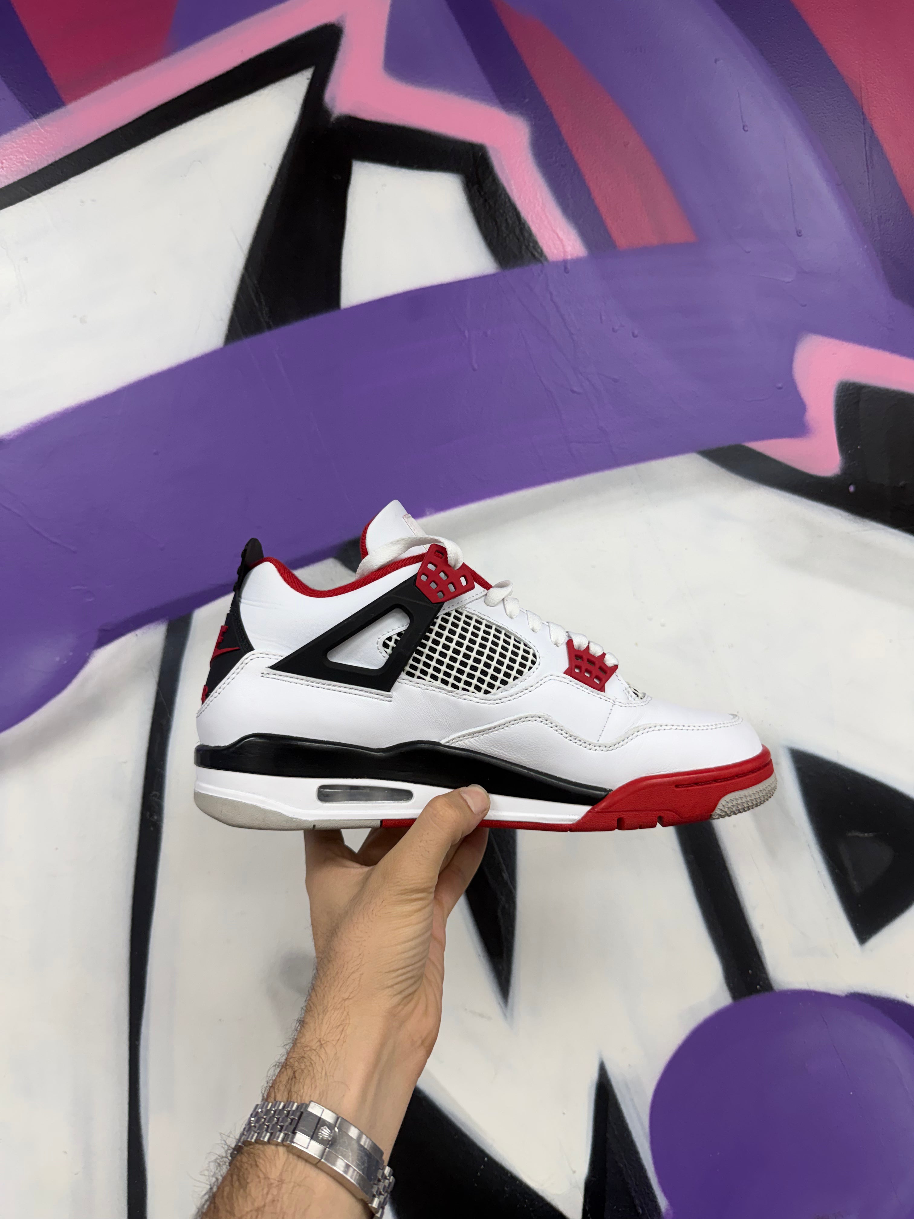 Jordan 4 Fire Red Sneakers
