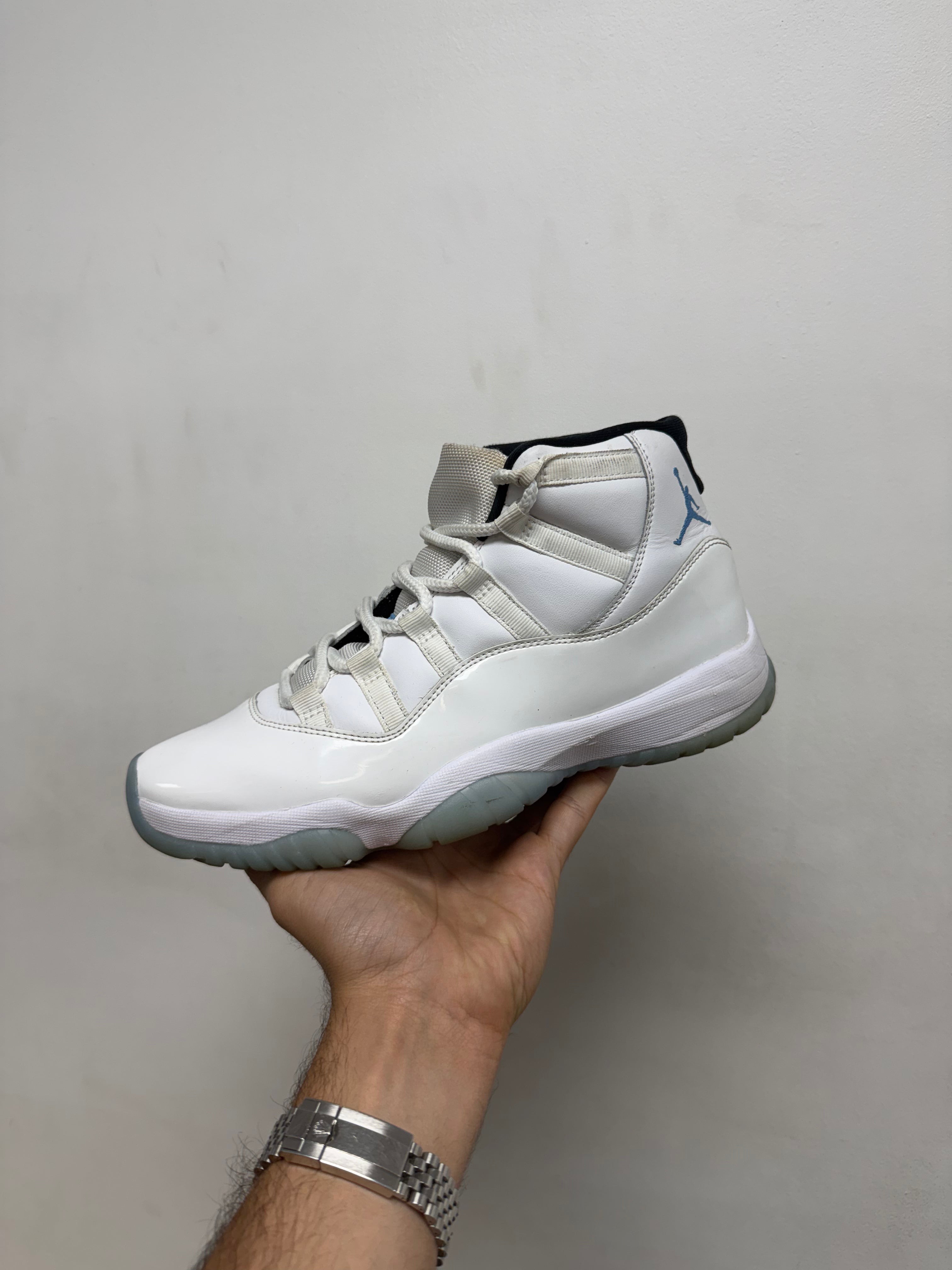 Jordan 11 Legend Blue Sneakers