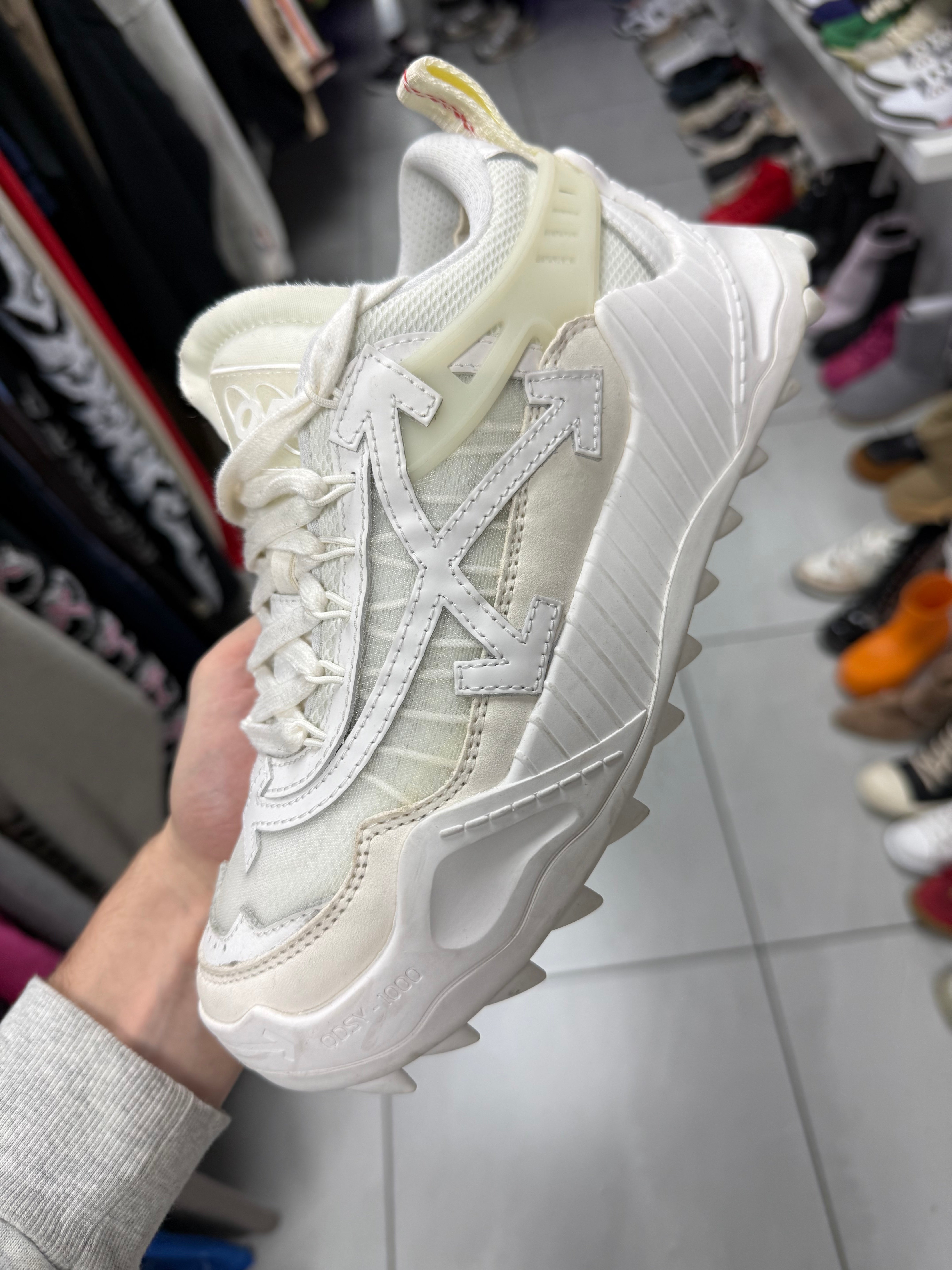 Off White Odesy White  Like New 5 With Box