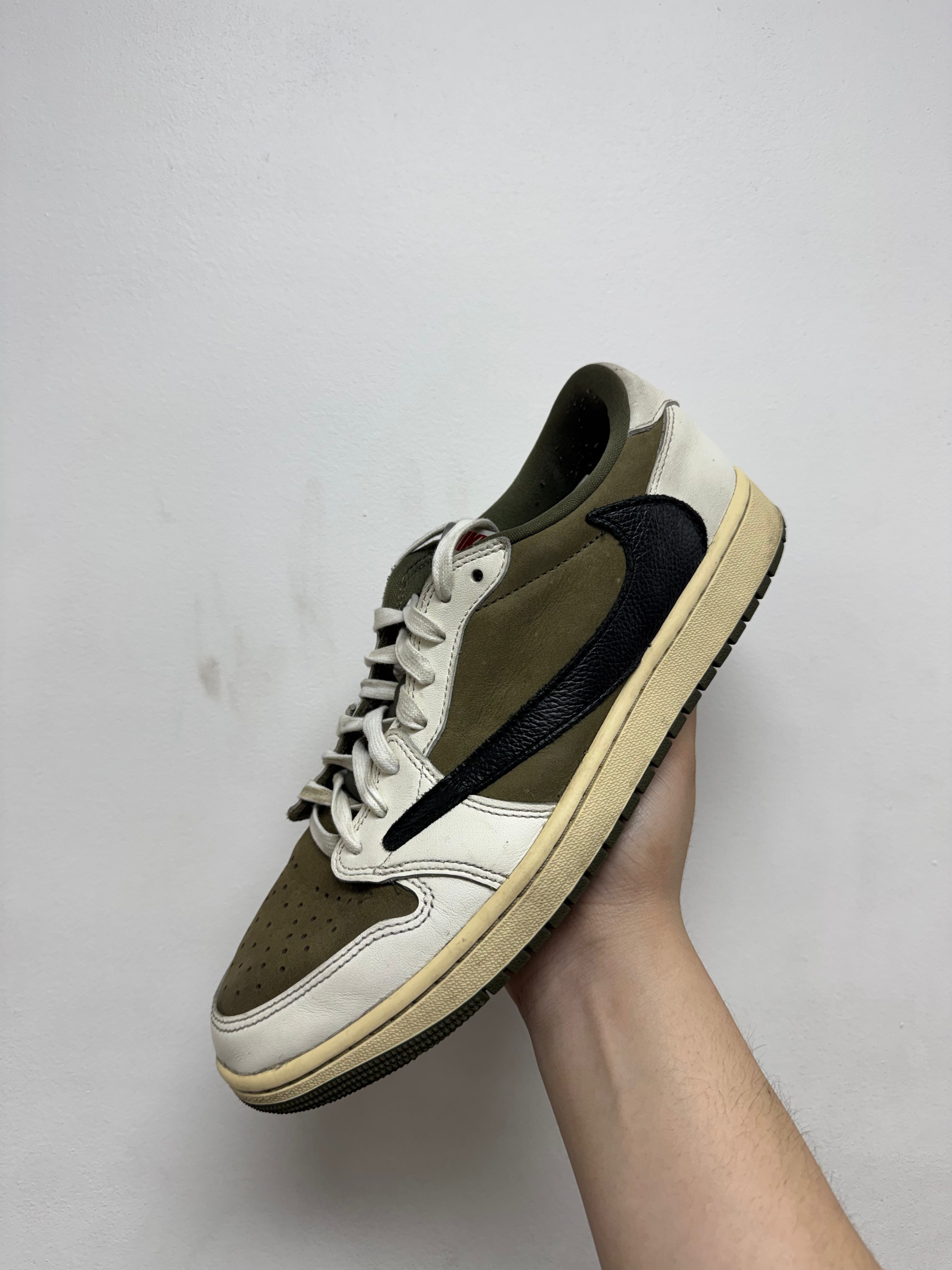 Jordan 1 Low Travis Scott Medium Olive Sneakers