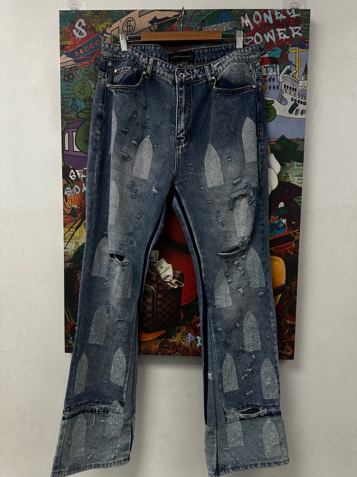 WDW Rhinestone Window Distressed Denim Used 36