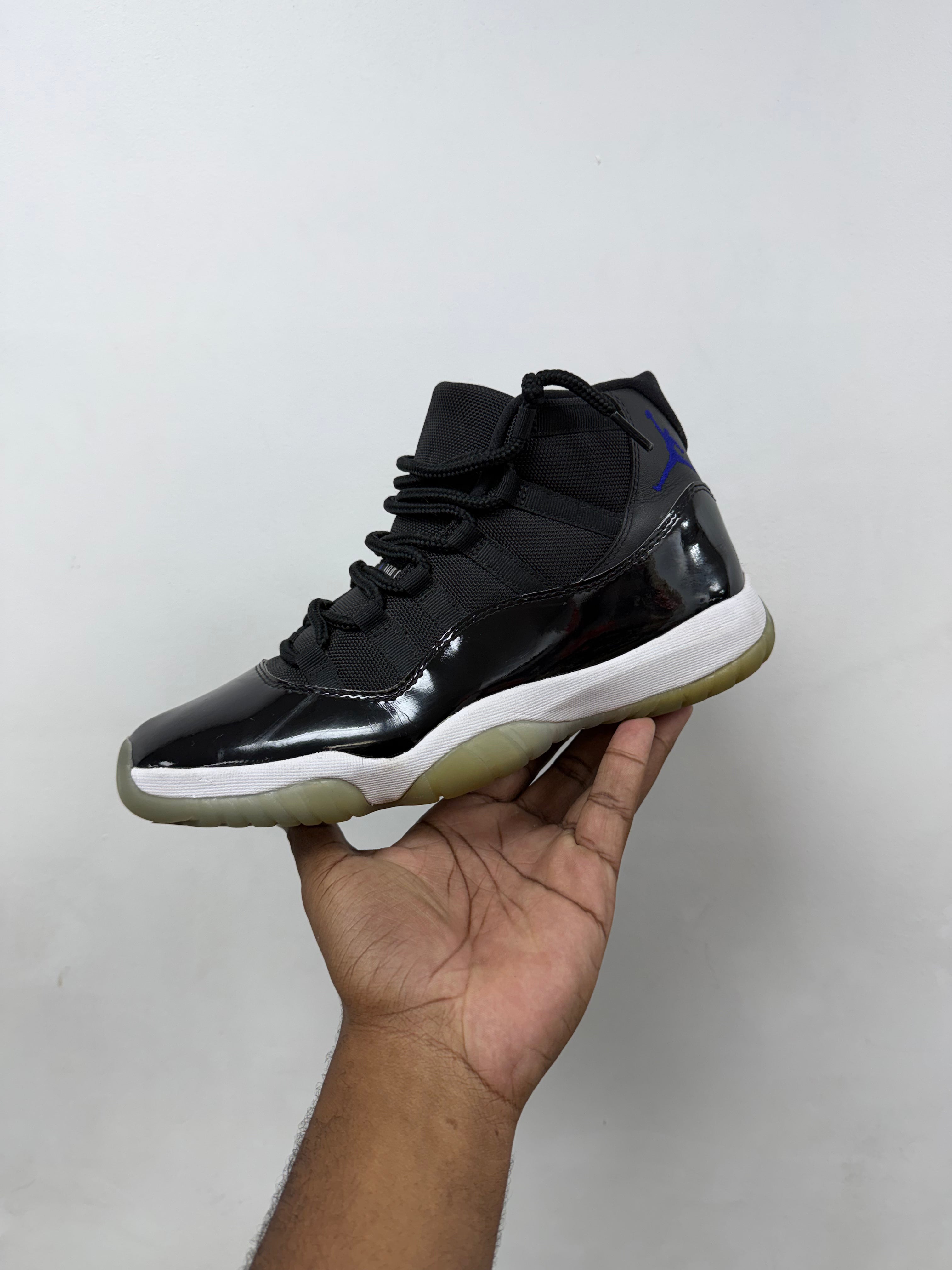 Jordan 11 Space Jam Sneakers