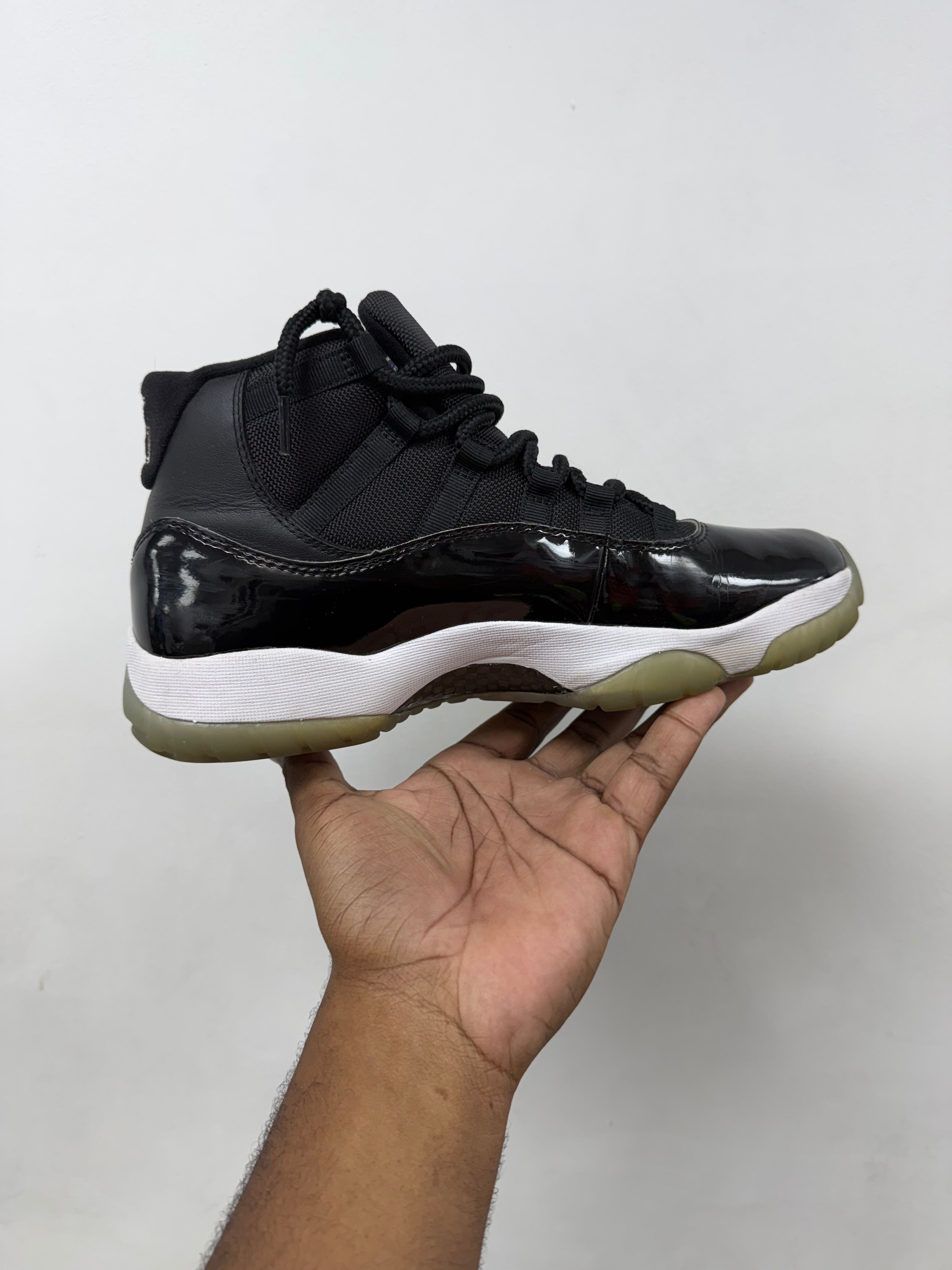Jordan 11 Space Jam Sneakers