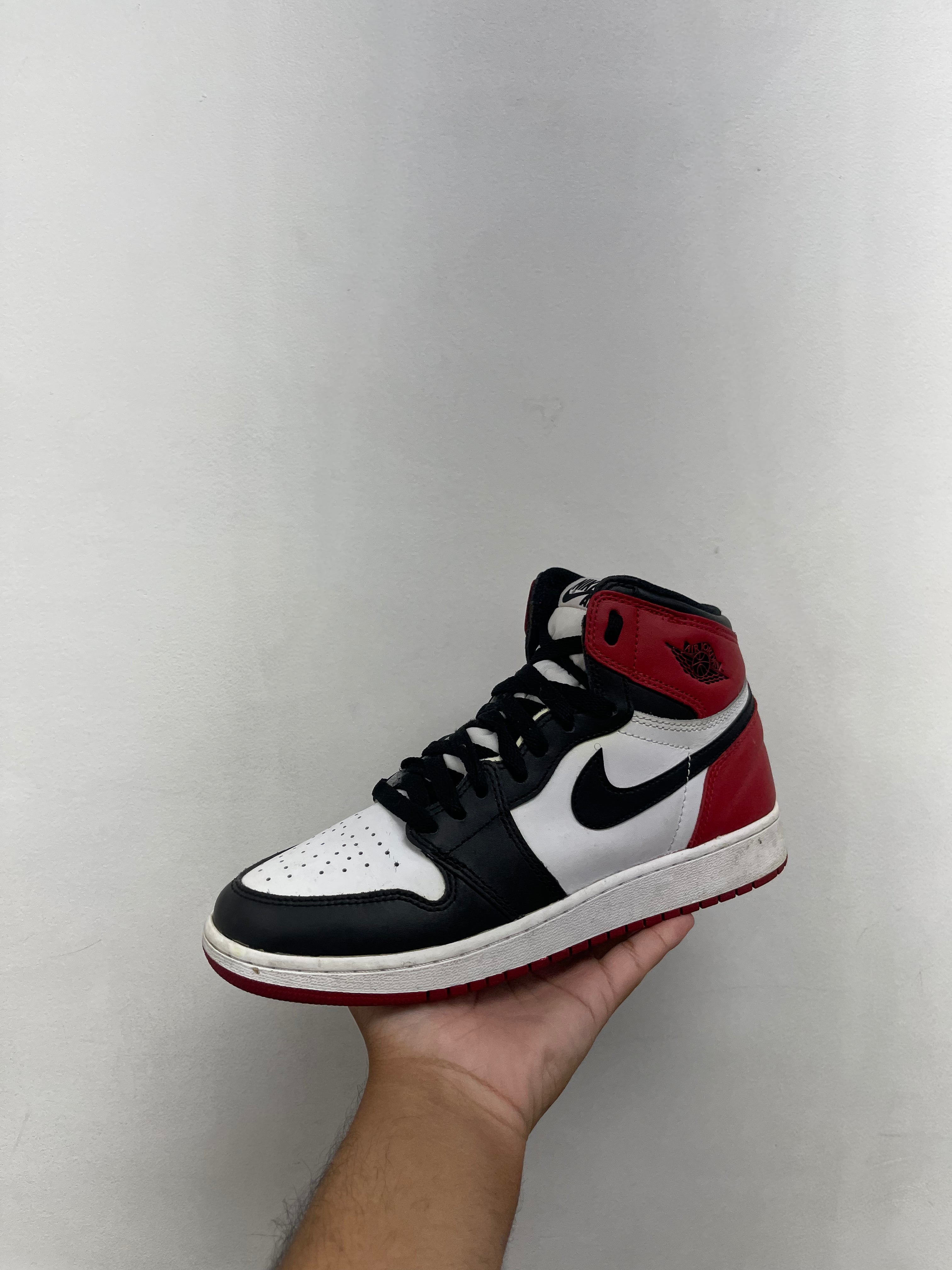 Jordan 1 Black Toe Sneakers
