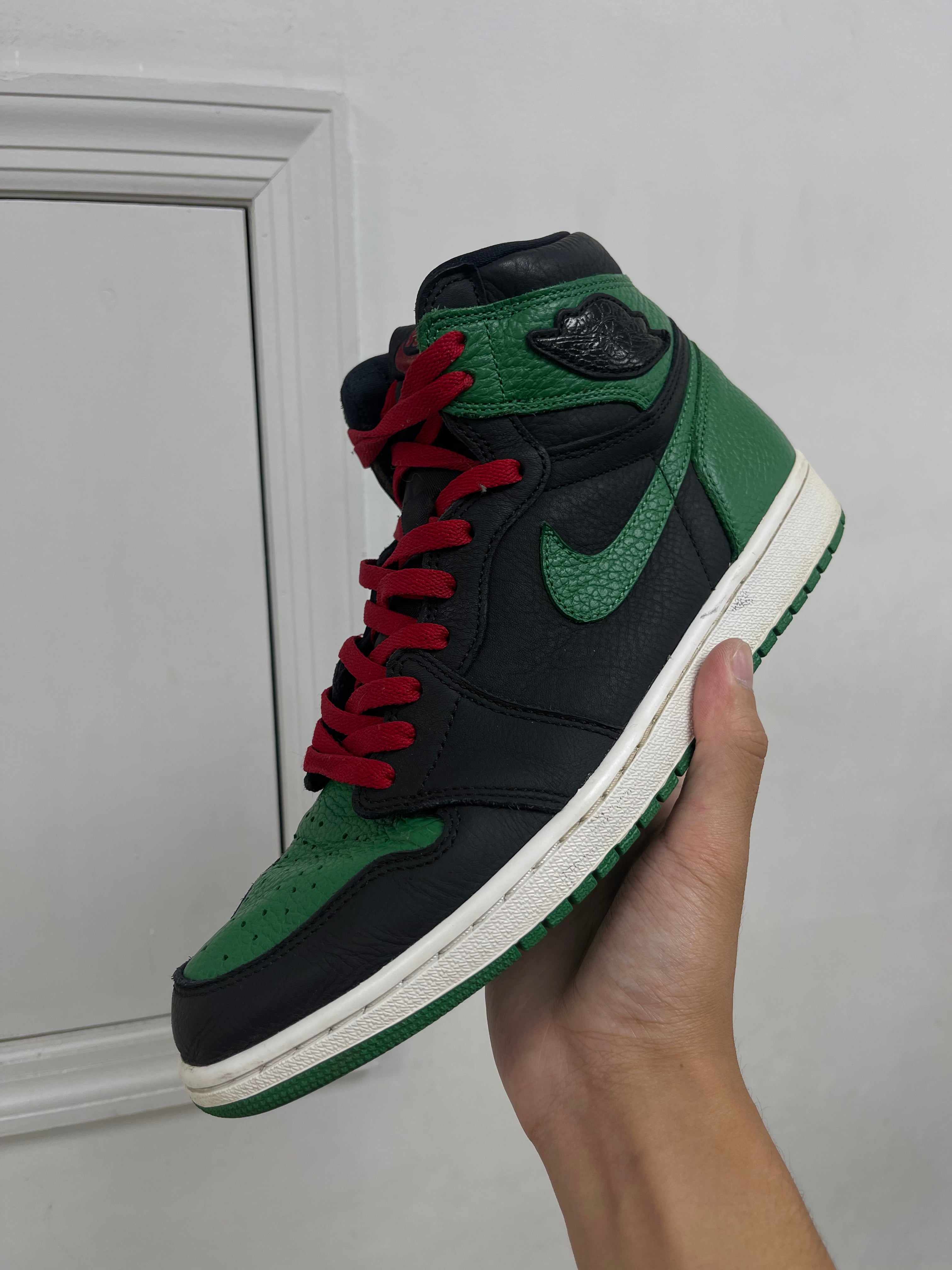 Jordan 1 Pine Green Sneakers