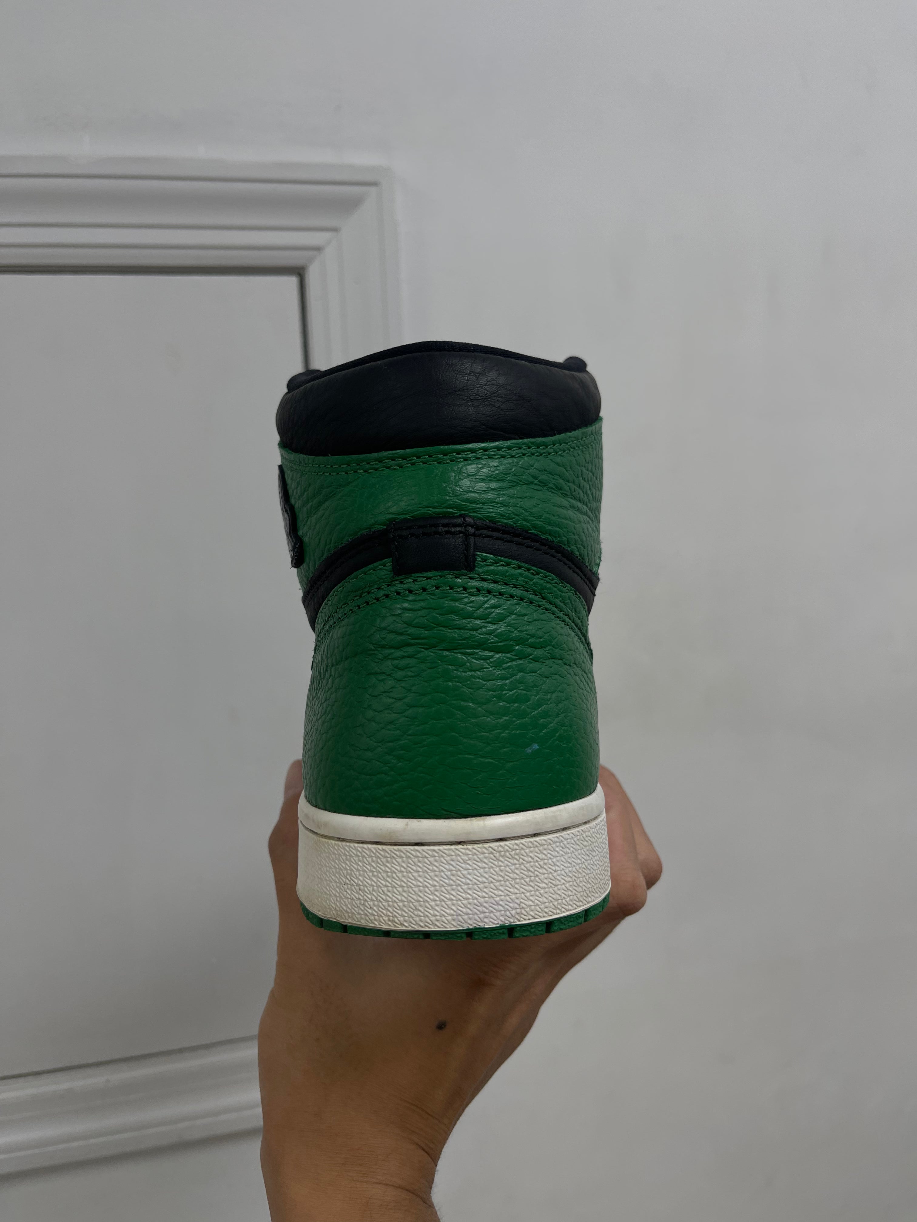 Jordan 1 Pine Green Sneakers