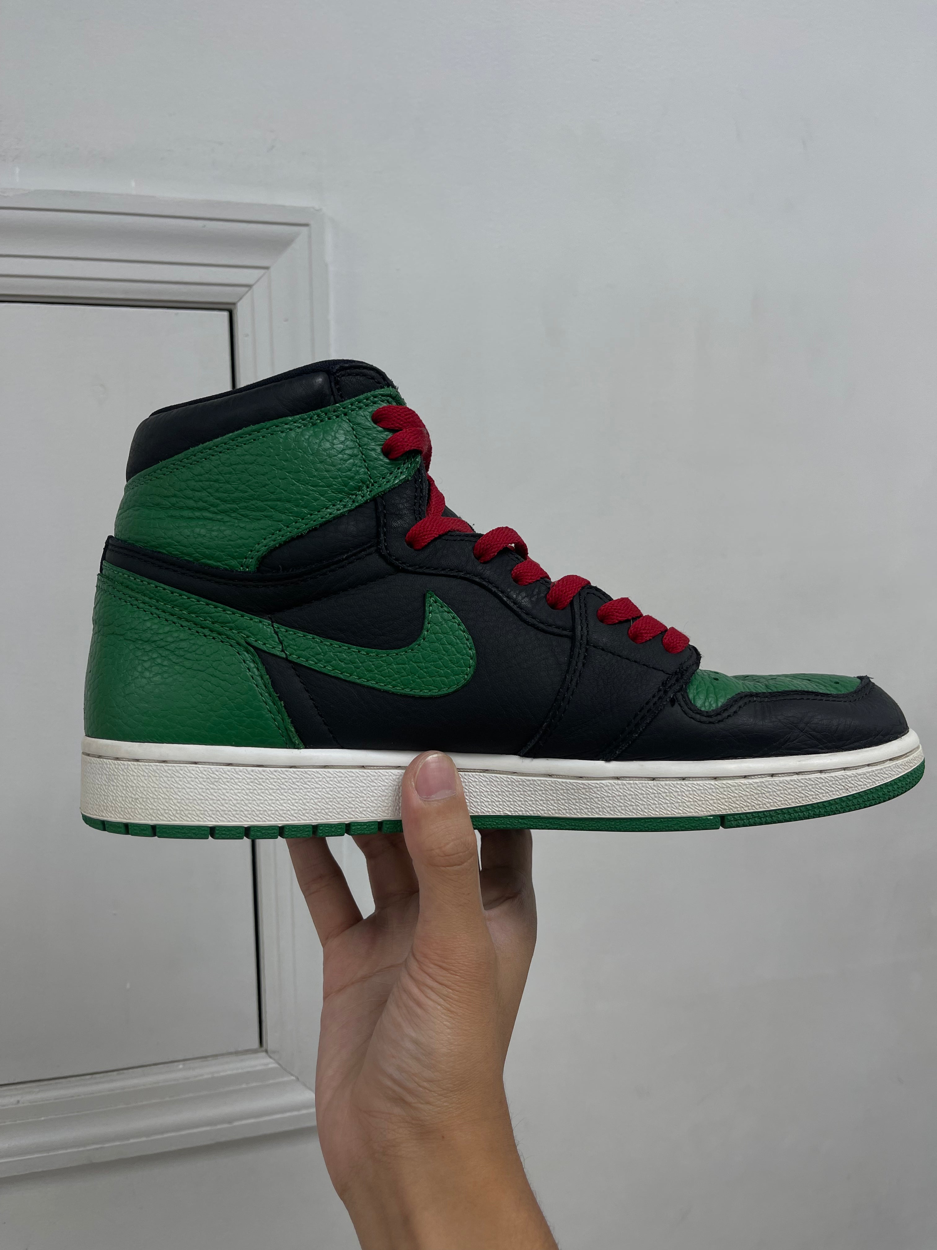 Jordan 1 Pine Green Sneakers
