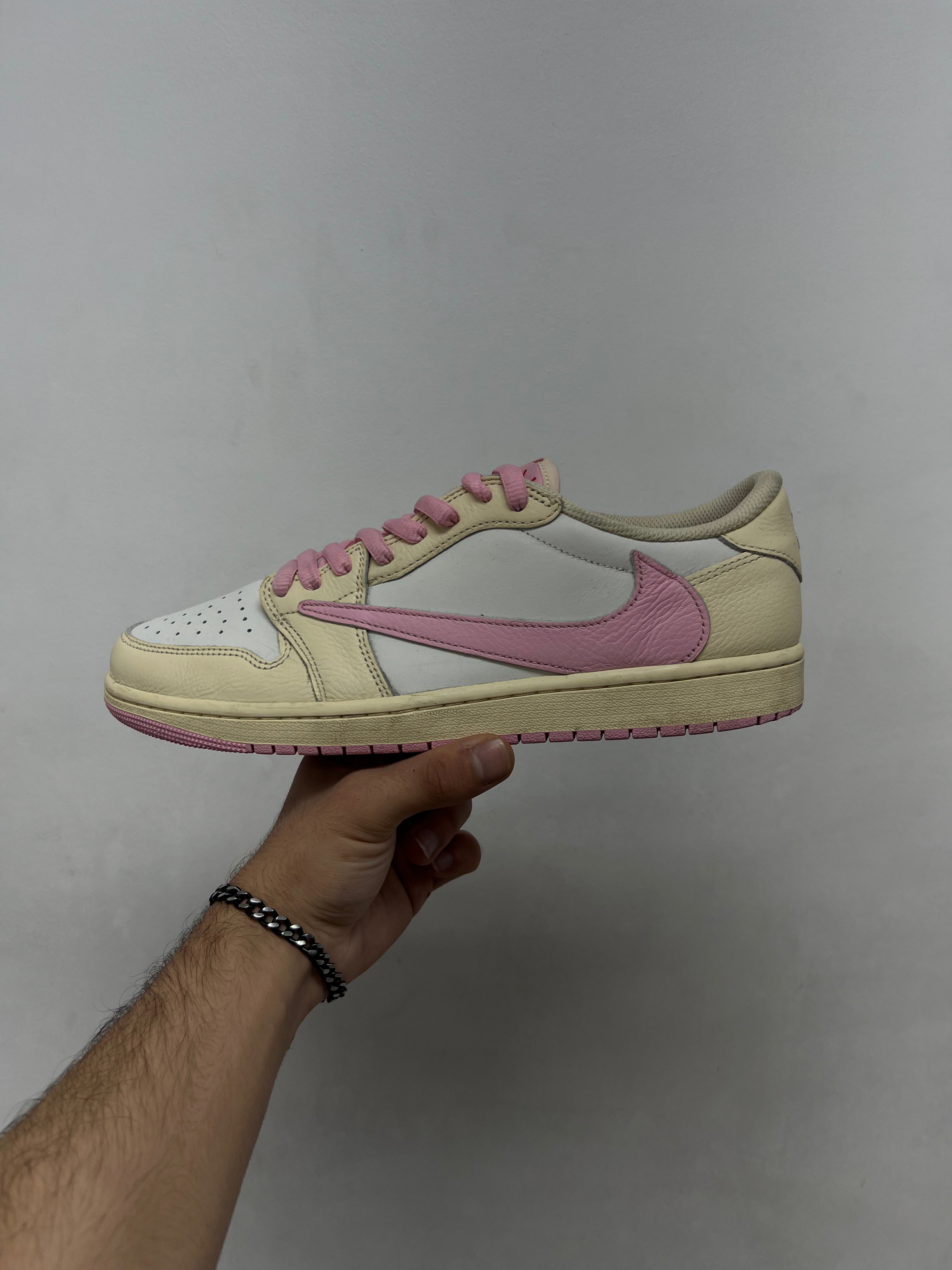 Jordan 1 Low Travis Scott Shy Pink Sneakers