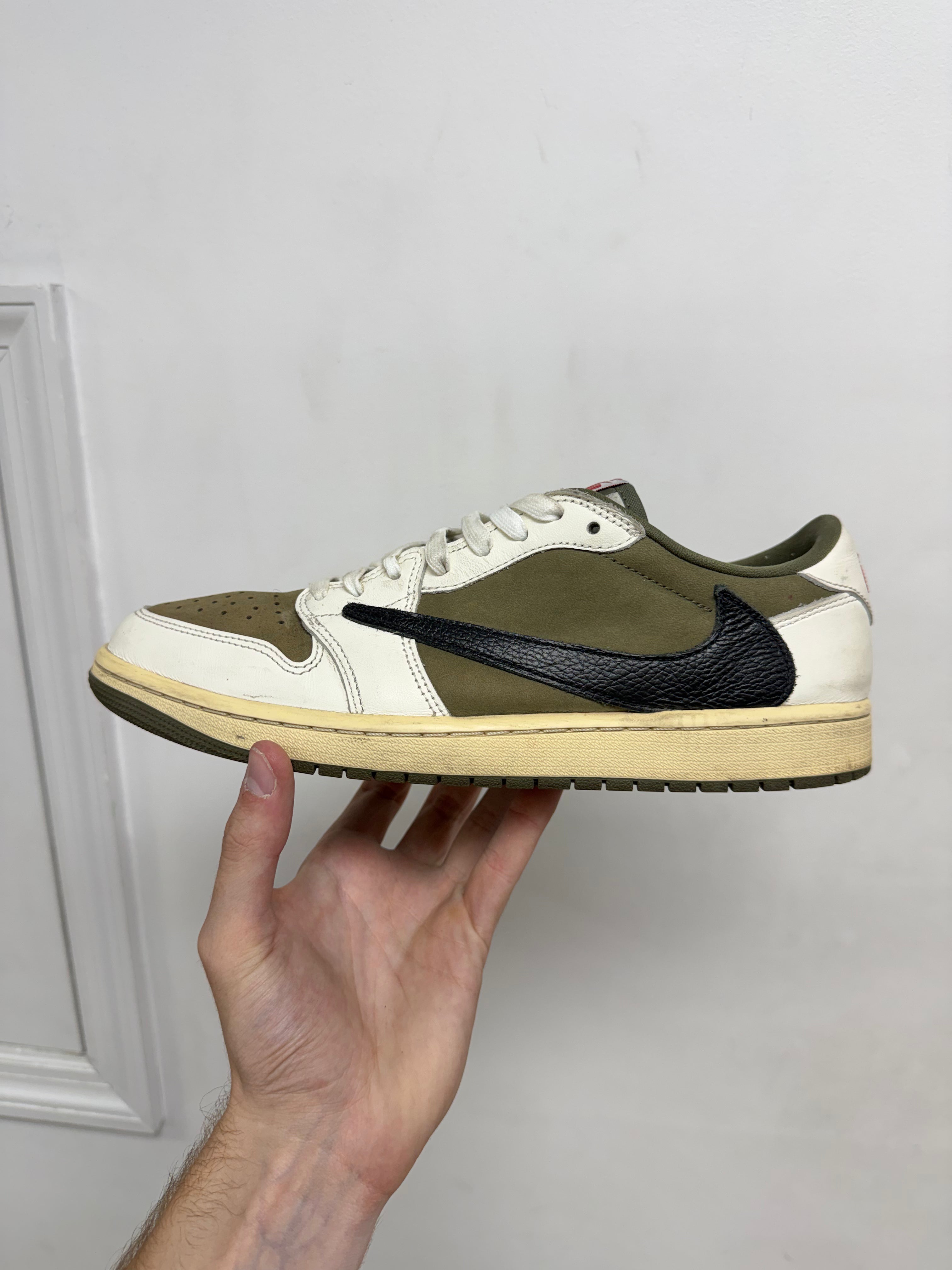 Jordan 1 Low Travis Scott Medium Olive Sneakers