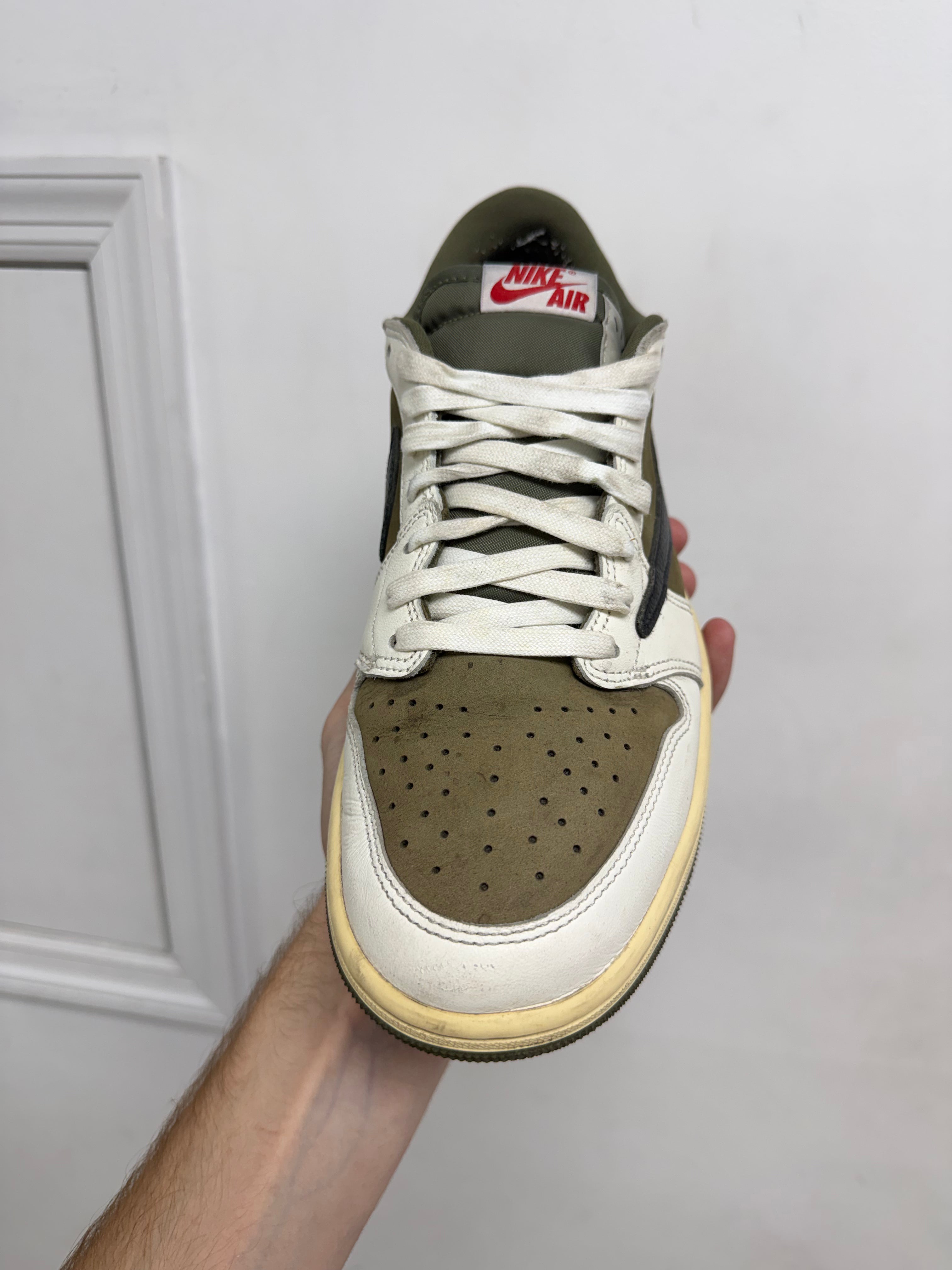 Jordan 1 Low Travis Scott Medium Olive Sneakers