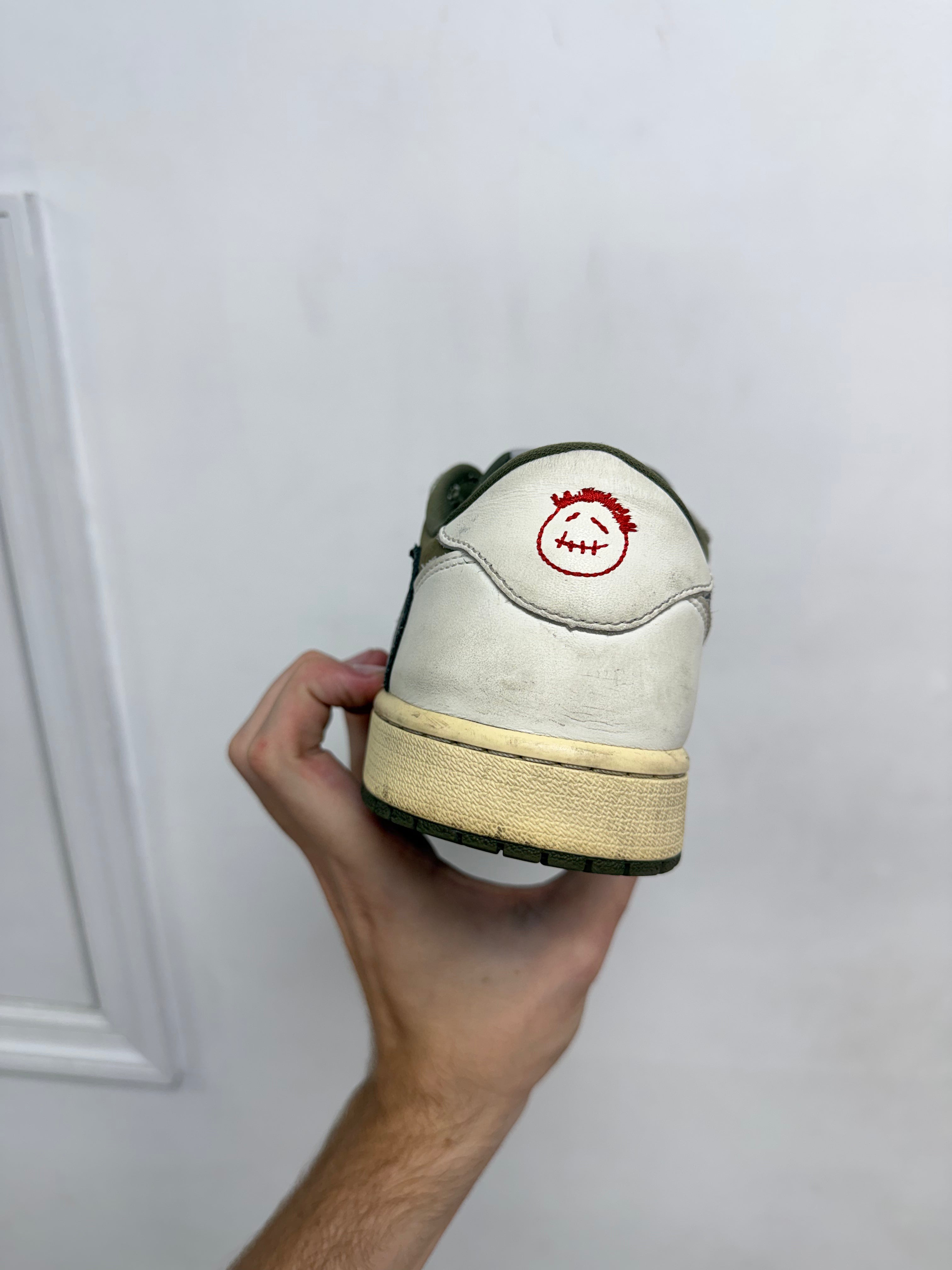 Jordan 1 Low Travis Scott Medium Olive Sneakers