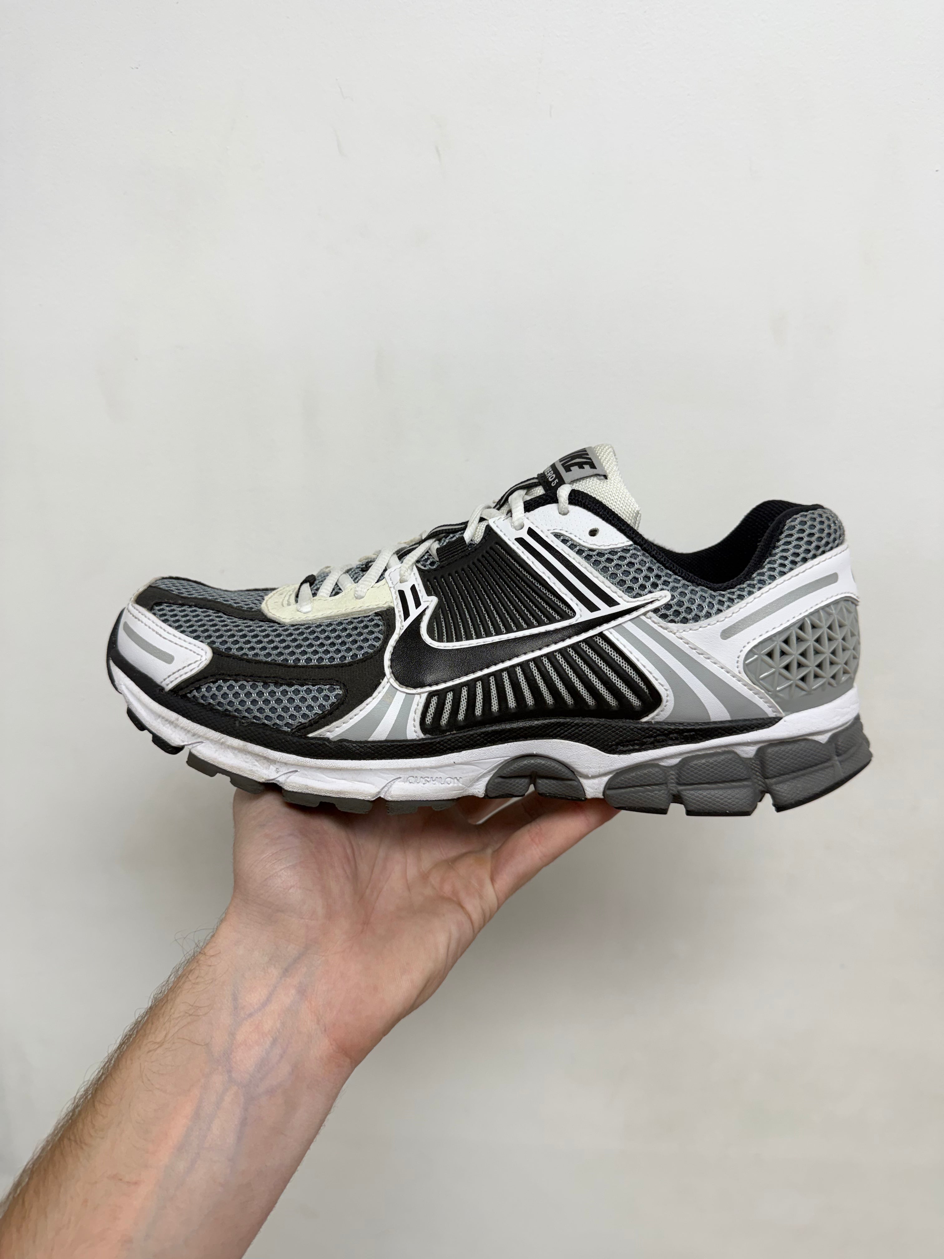 Nike White Black Zoom Vomero 5 Sneakers