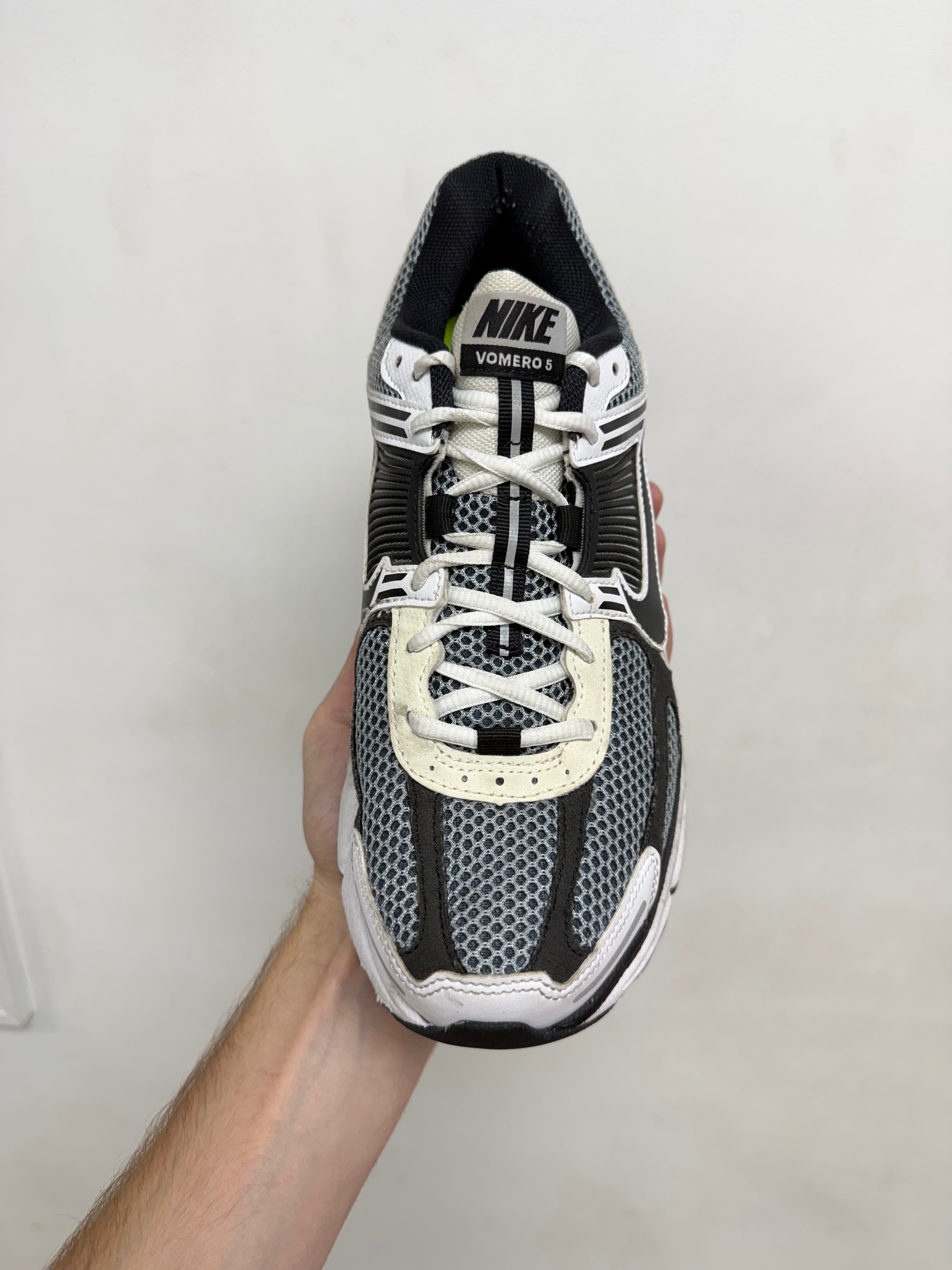Nike White Black Zoom Vomero 5 Sneakers