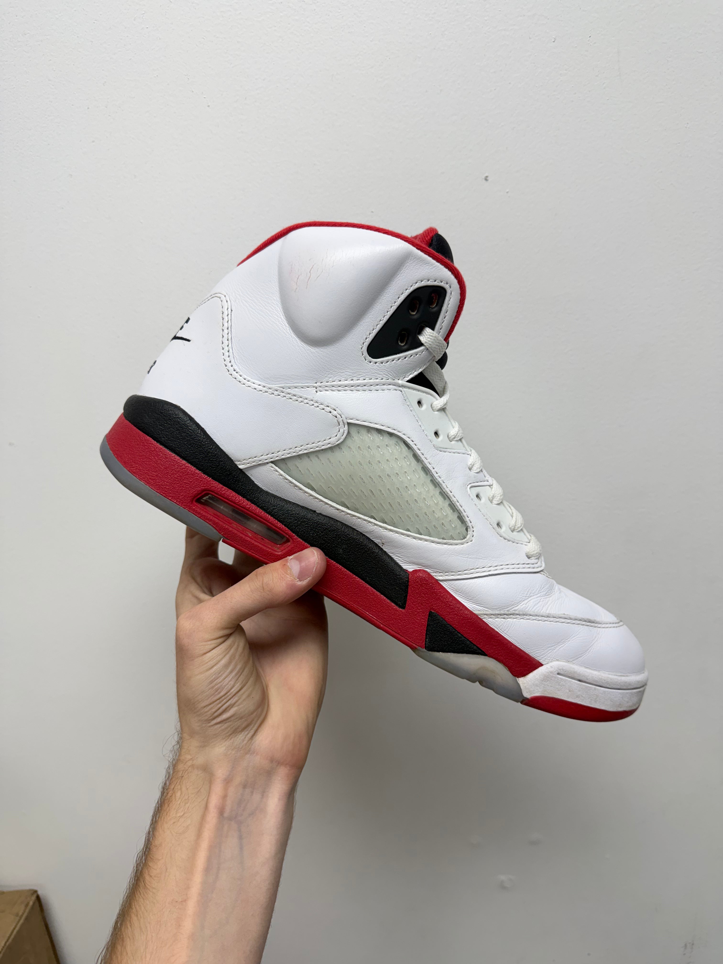 Jordan 5 Fire Red Sneakers