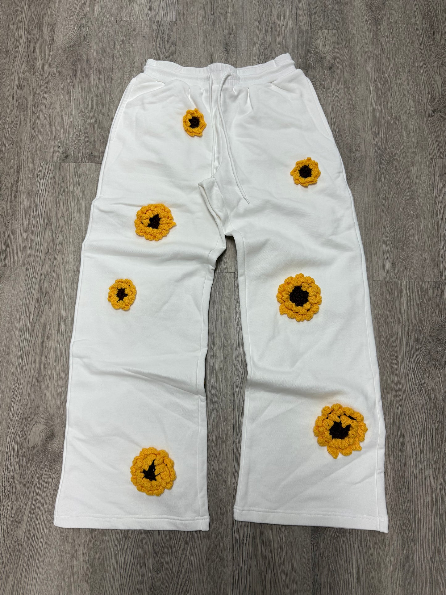 Arkyve Sunflower Patch Crochet Sweats White (S-XL) New