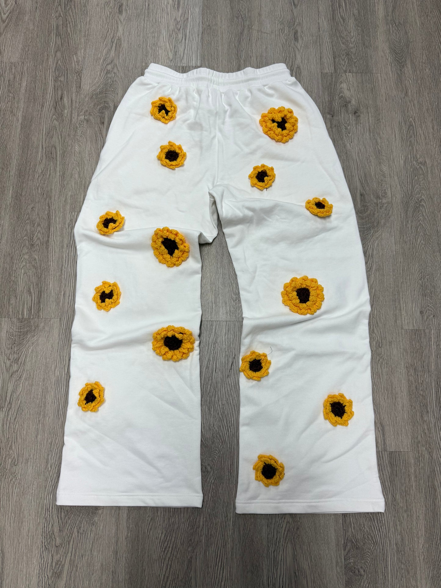 Arkyve Sunflower Patch Crochet Sweats White (S-XL) New