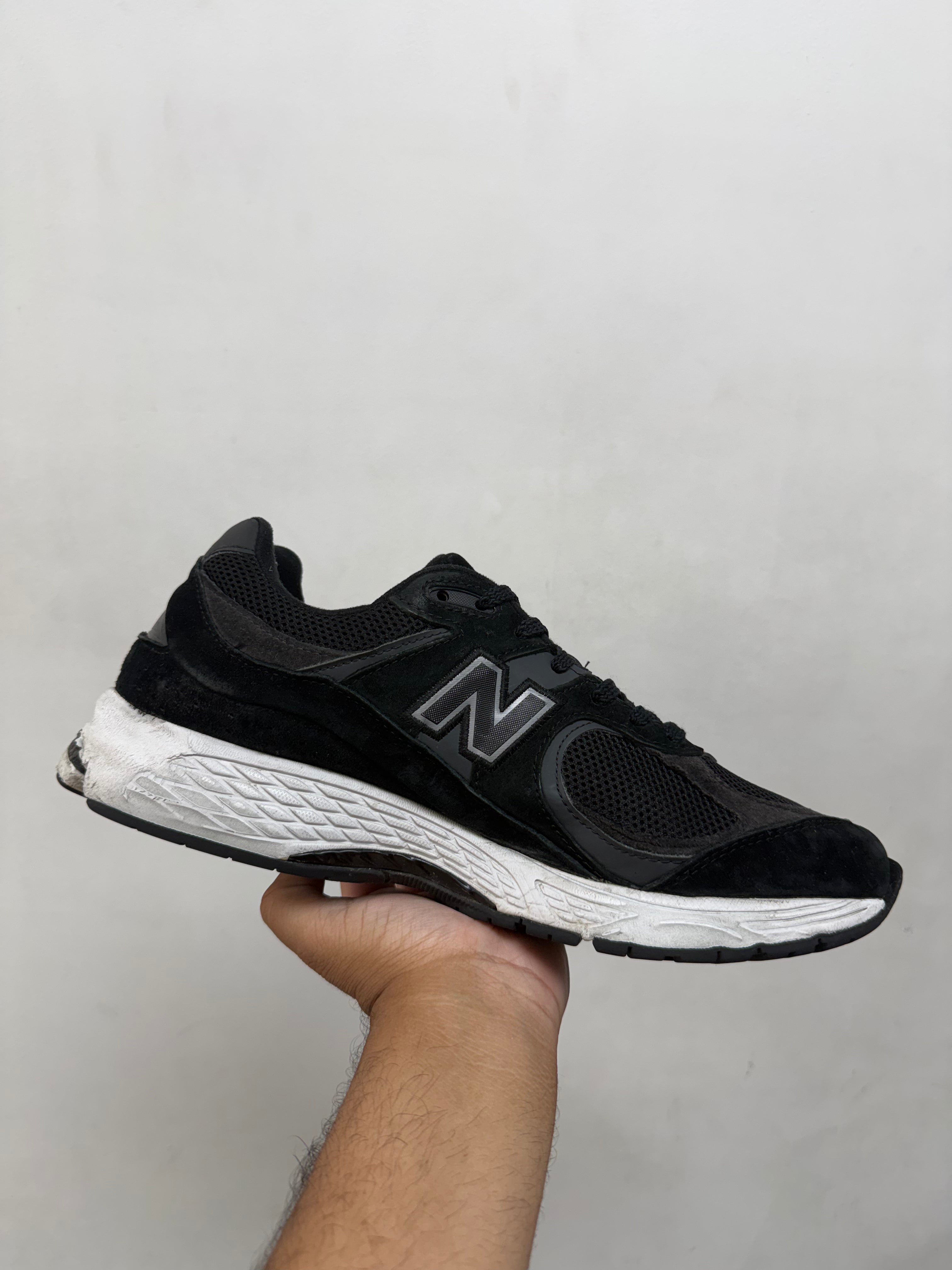 New Balance Black 2002R Sneakers