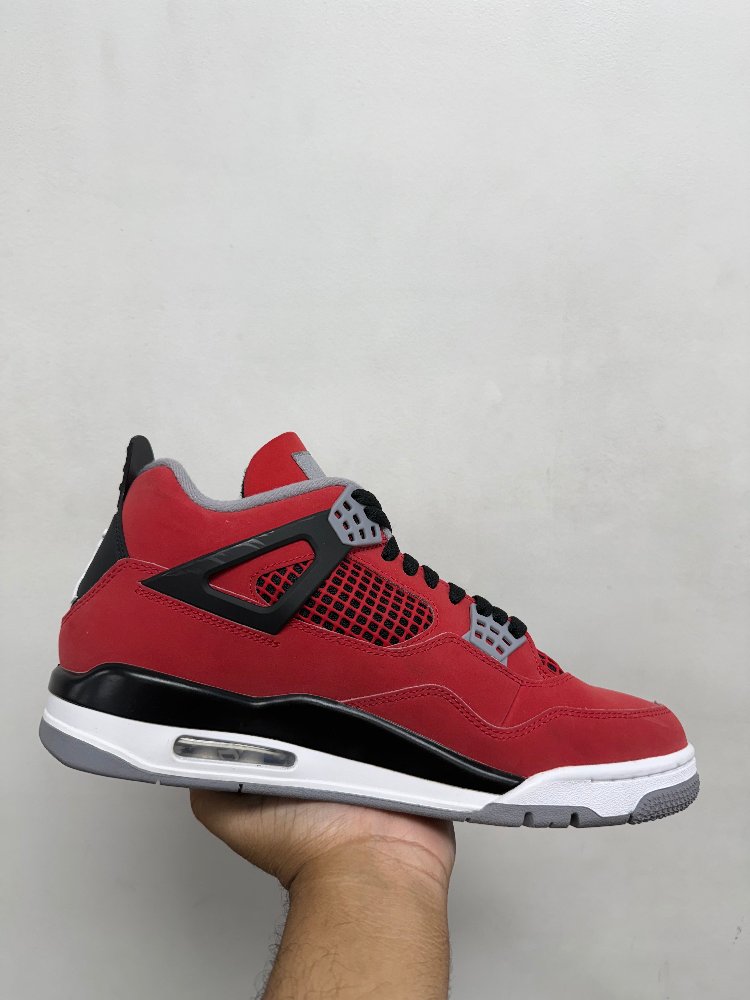 Jordan 4 Toro Sneakers