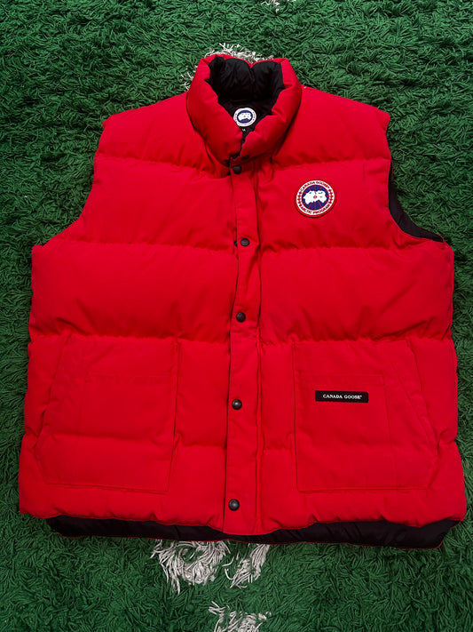 Canada Goose Vest Red Used XXL N/A