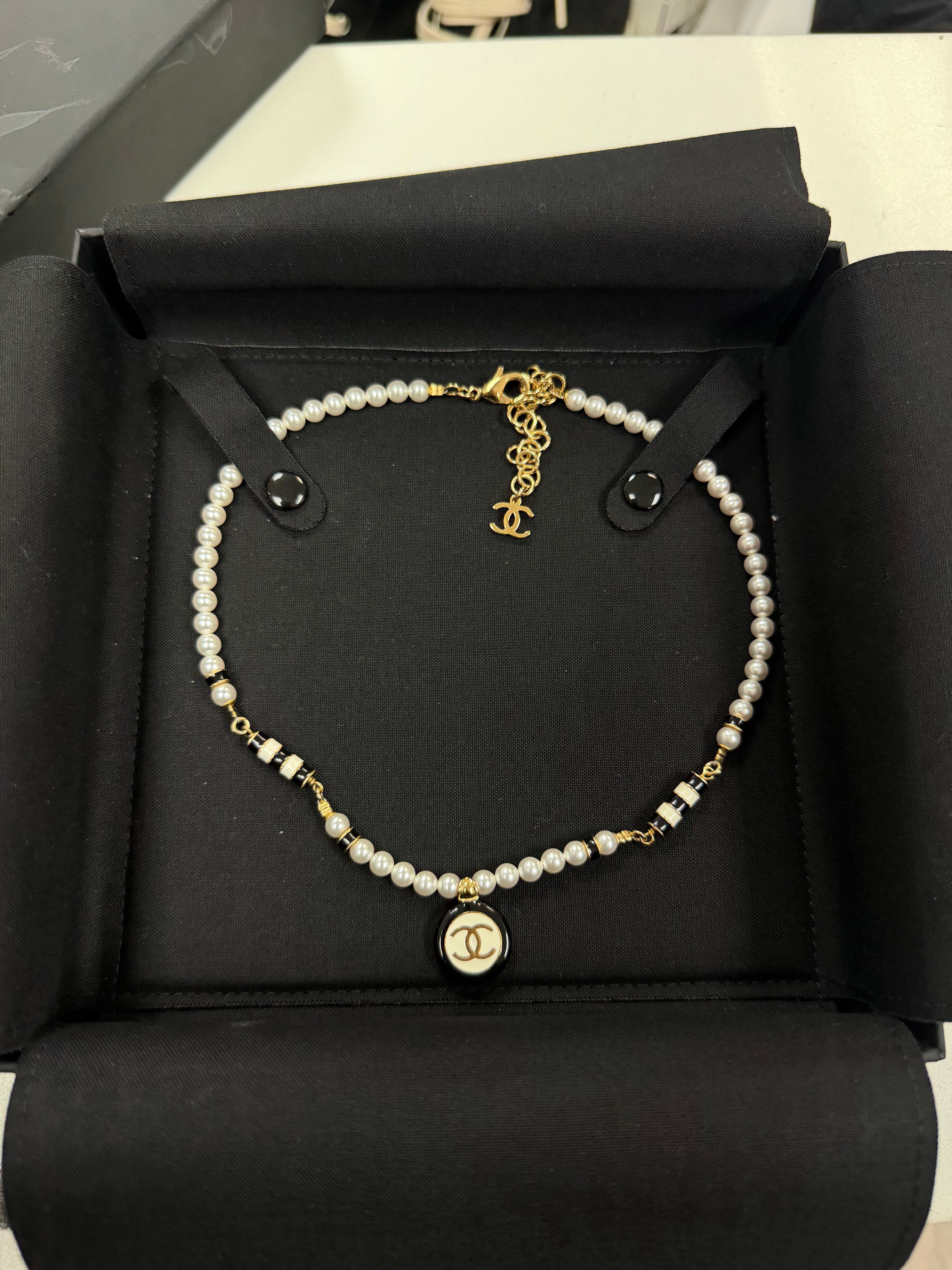 Chanel Pearl Choker Accessories