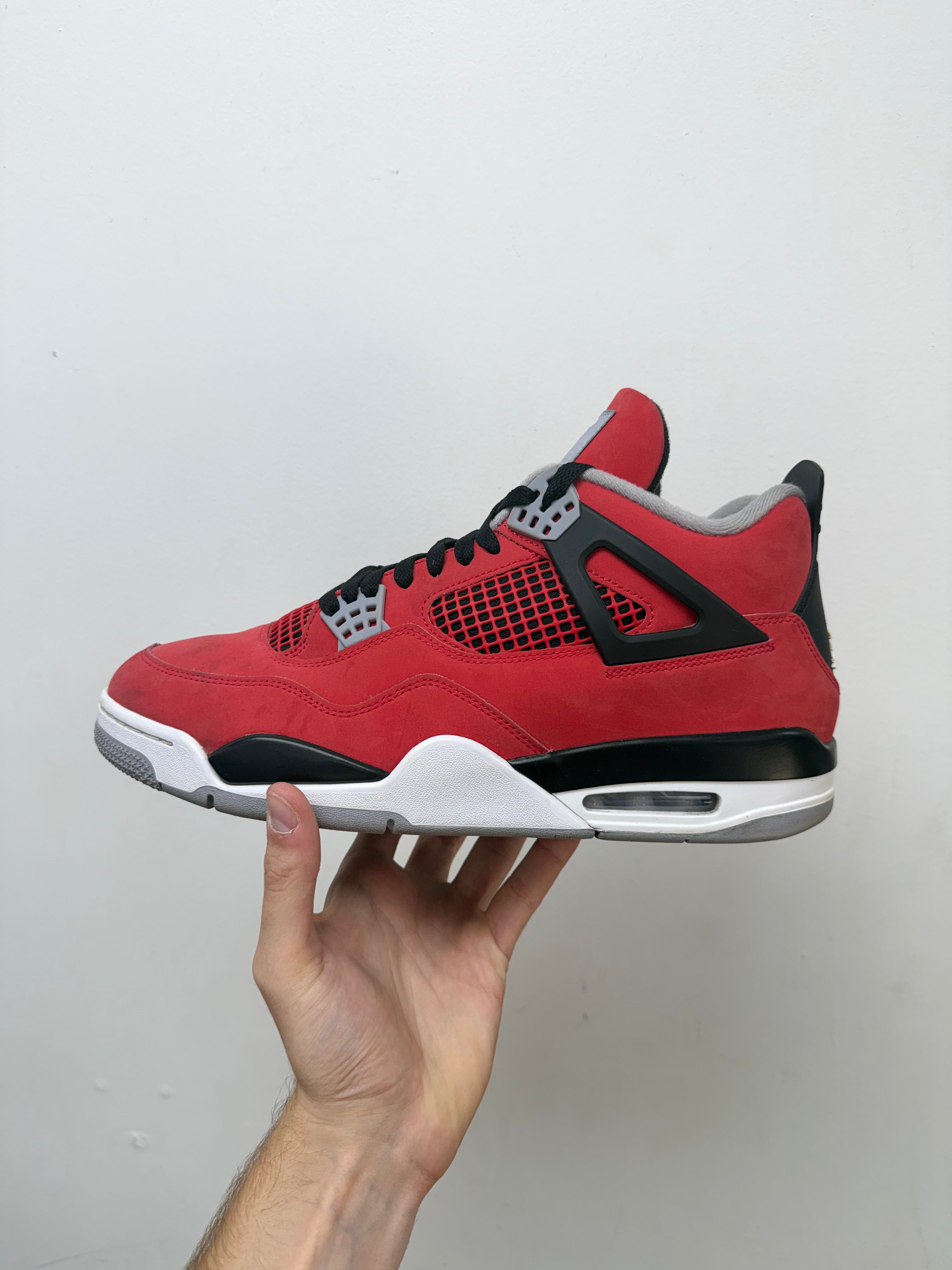 Jordan 4 Toro Sneakers