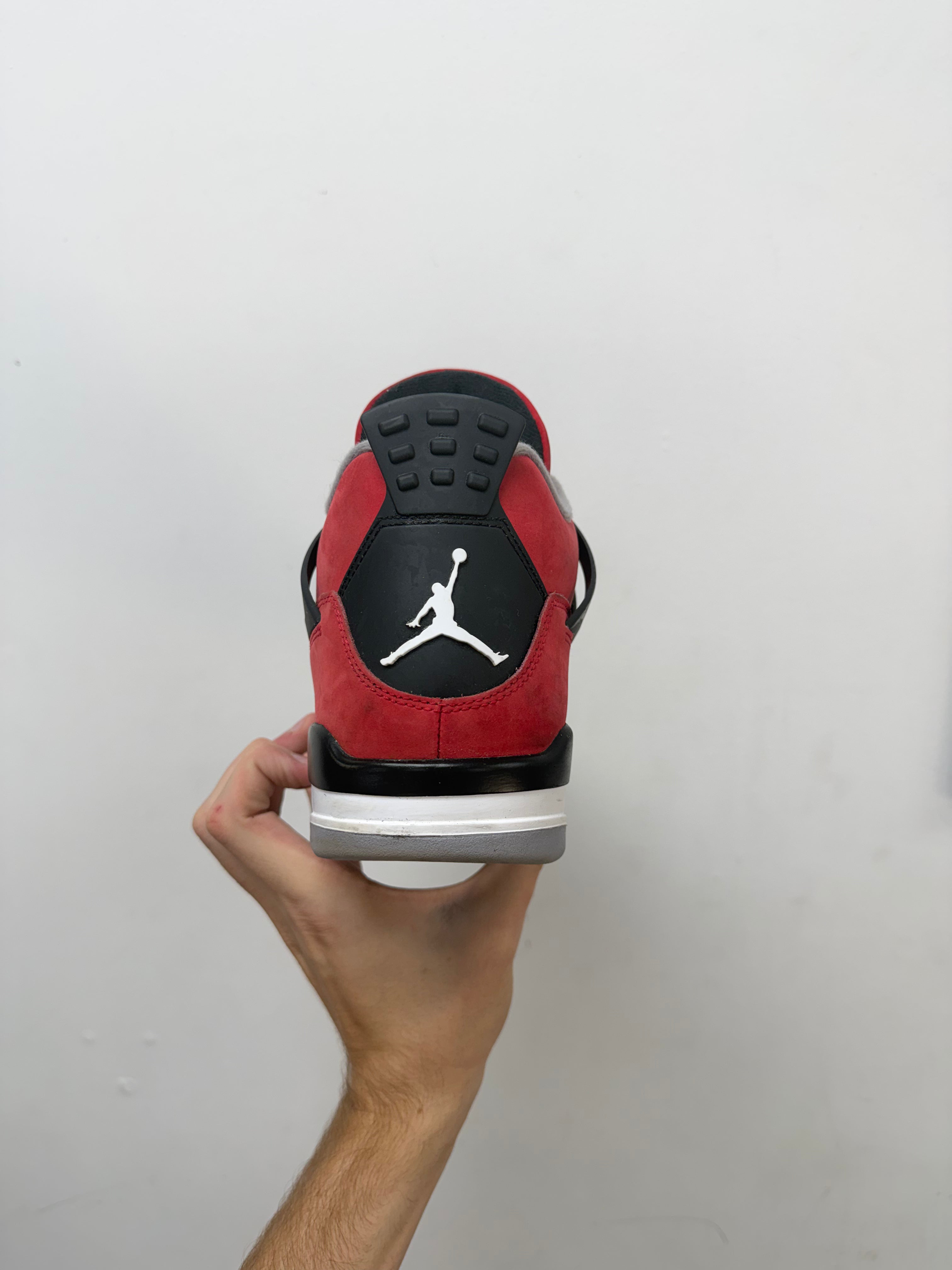 Jordan 4 Toro Sneakers