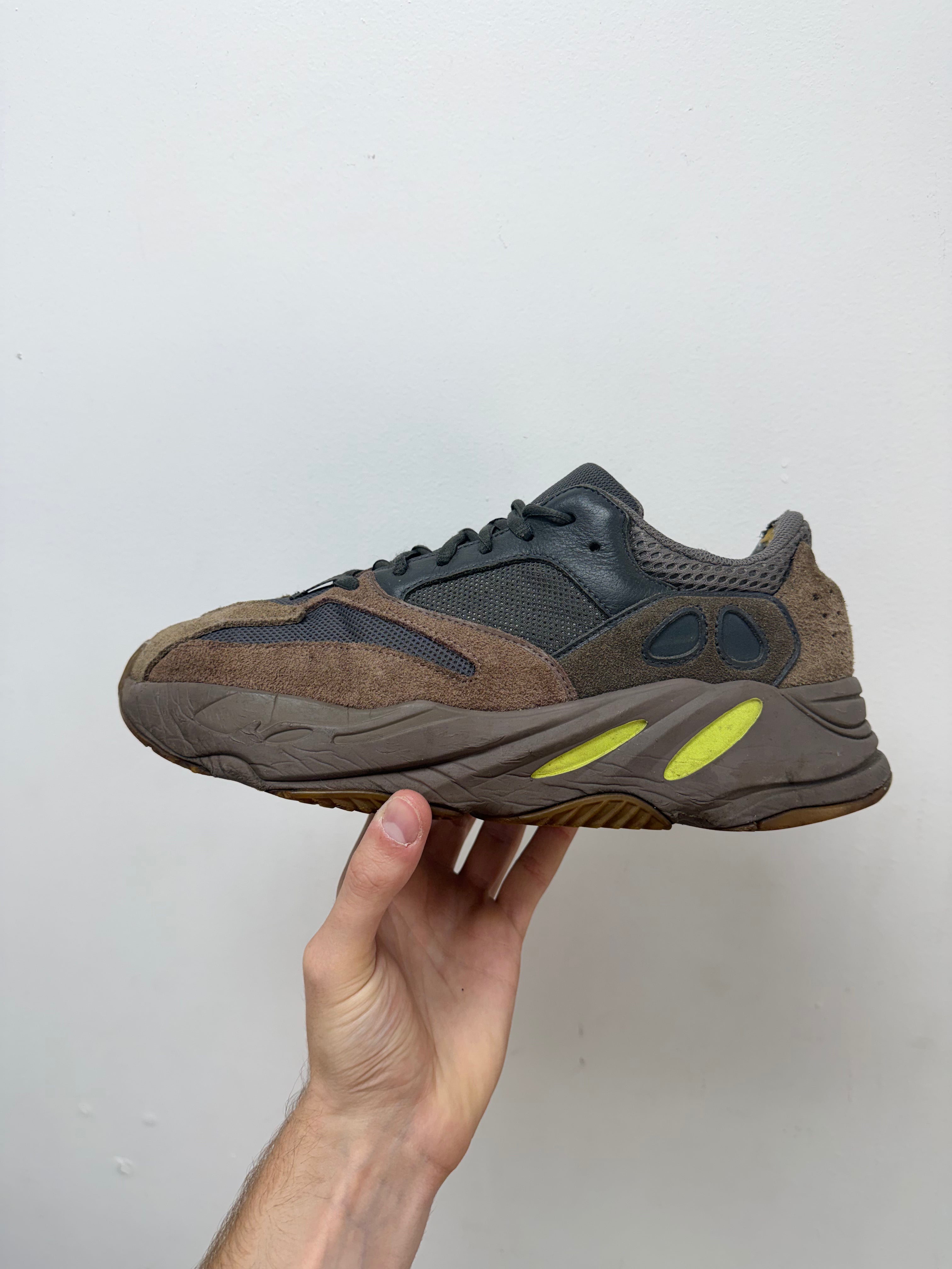 YZY 700 Mauve Sneakers
