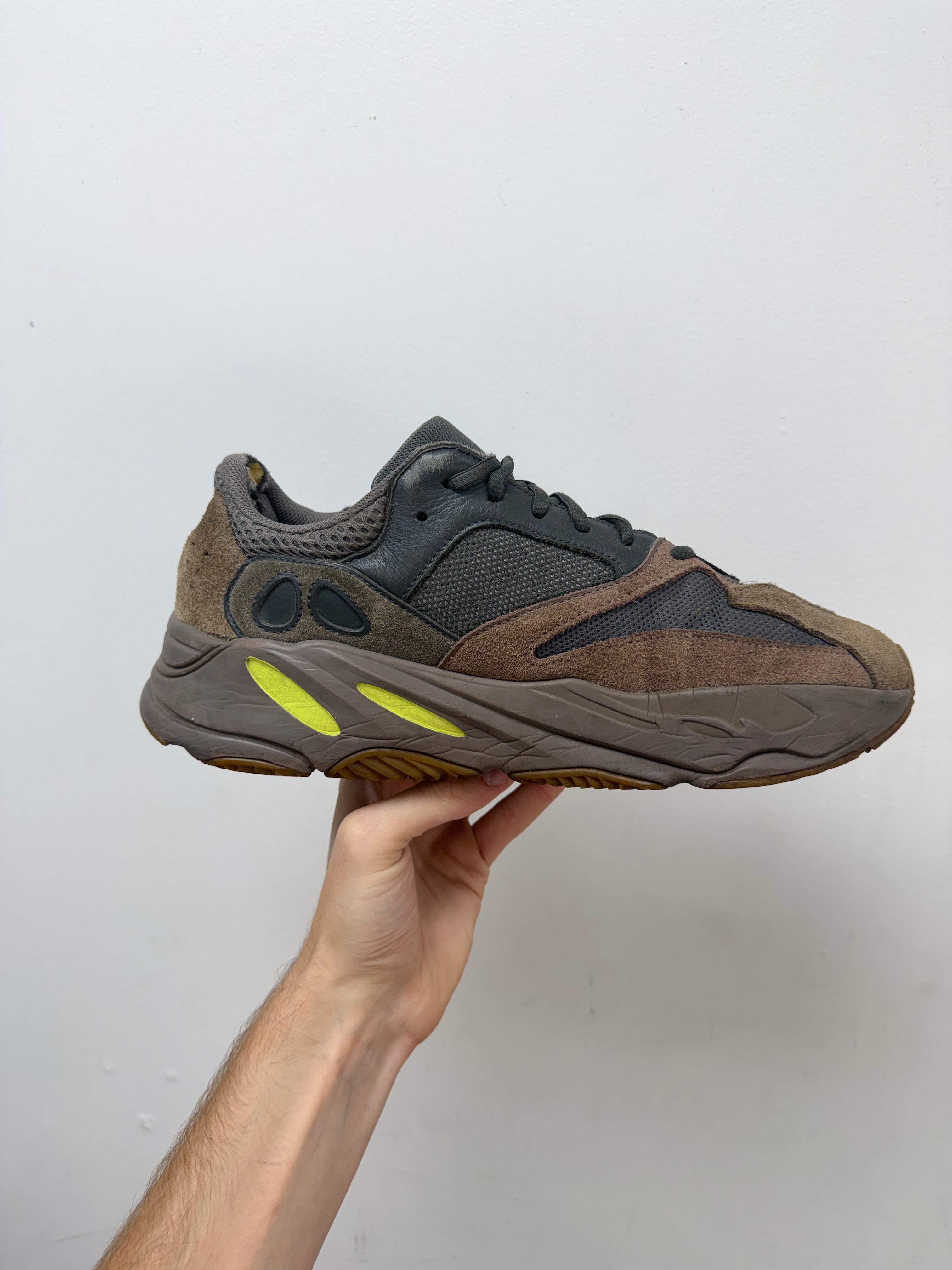 YZY 700 Mauve Sneakers