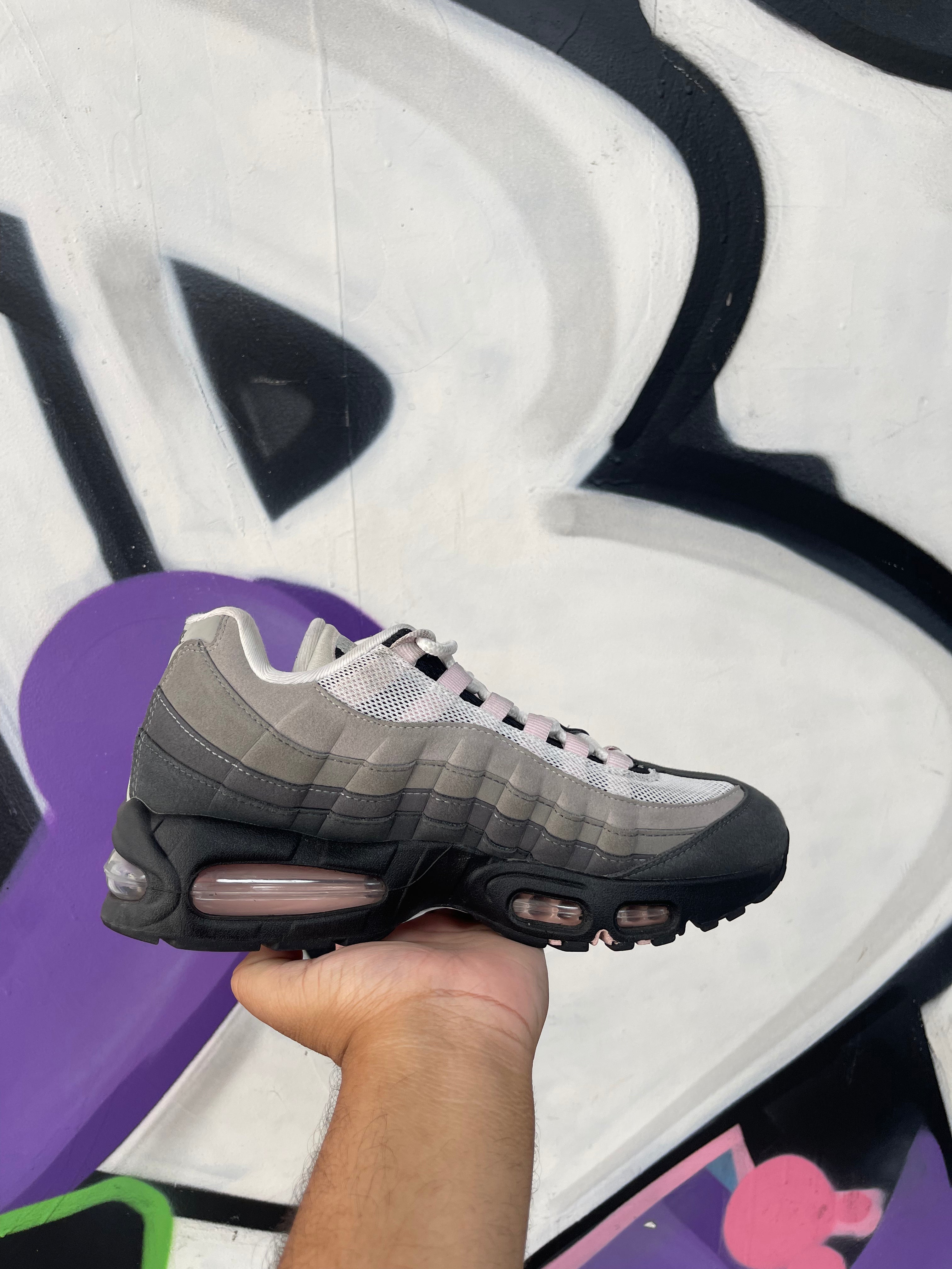 Nike AM95 Pink Sneakers