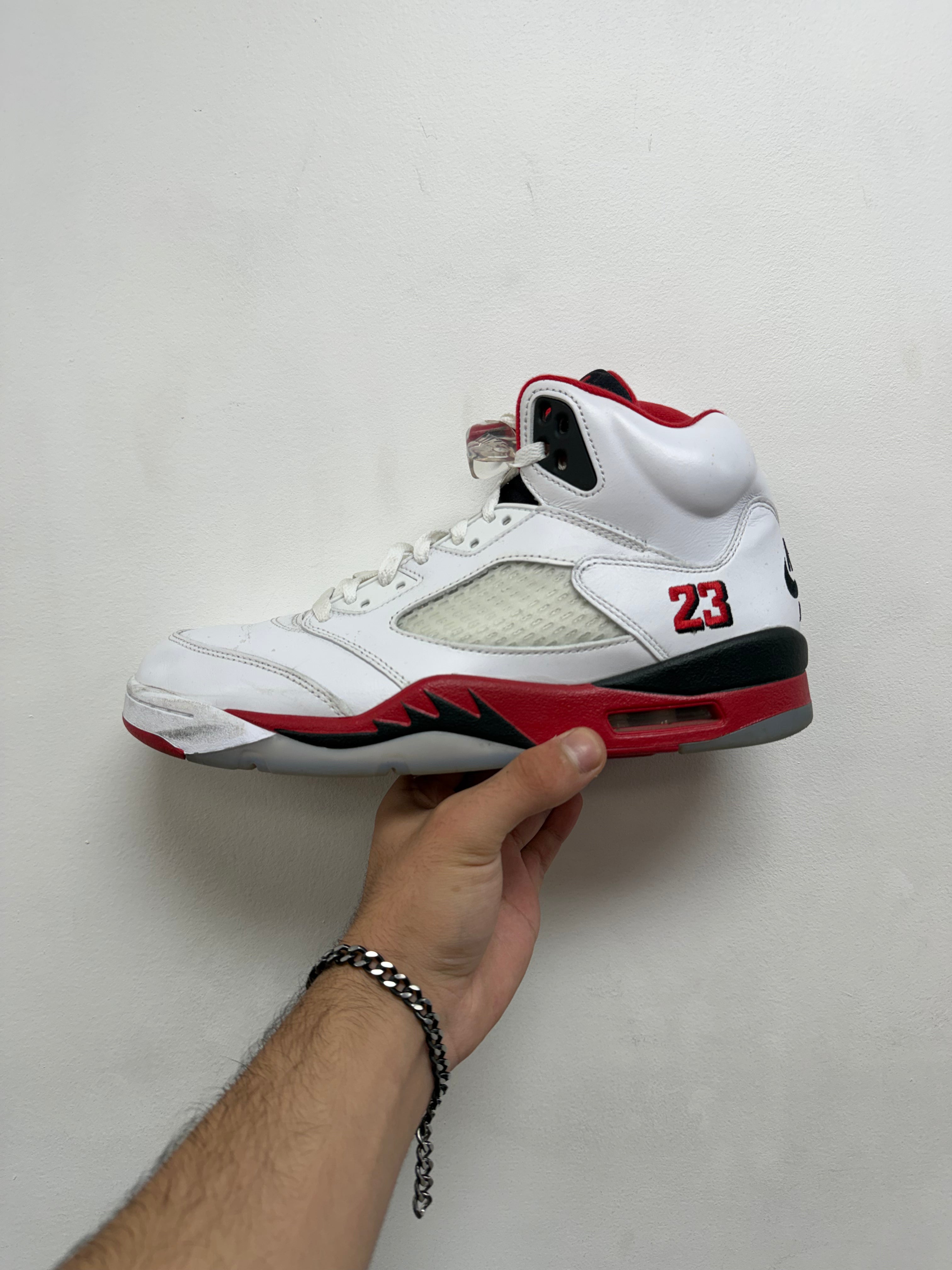 Jordan 3 Fire Red Sneakers