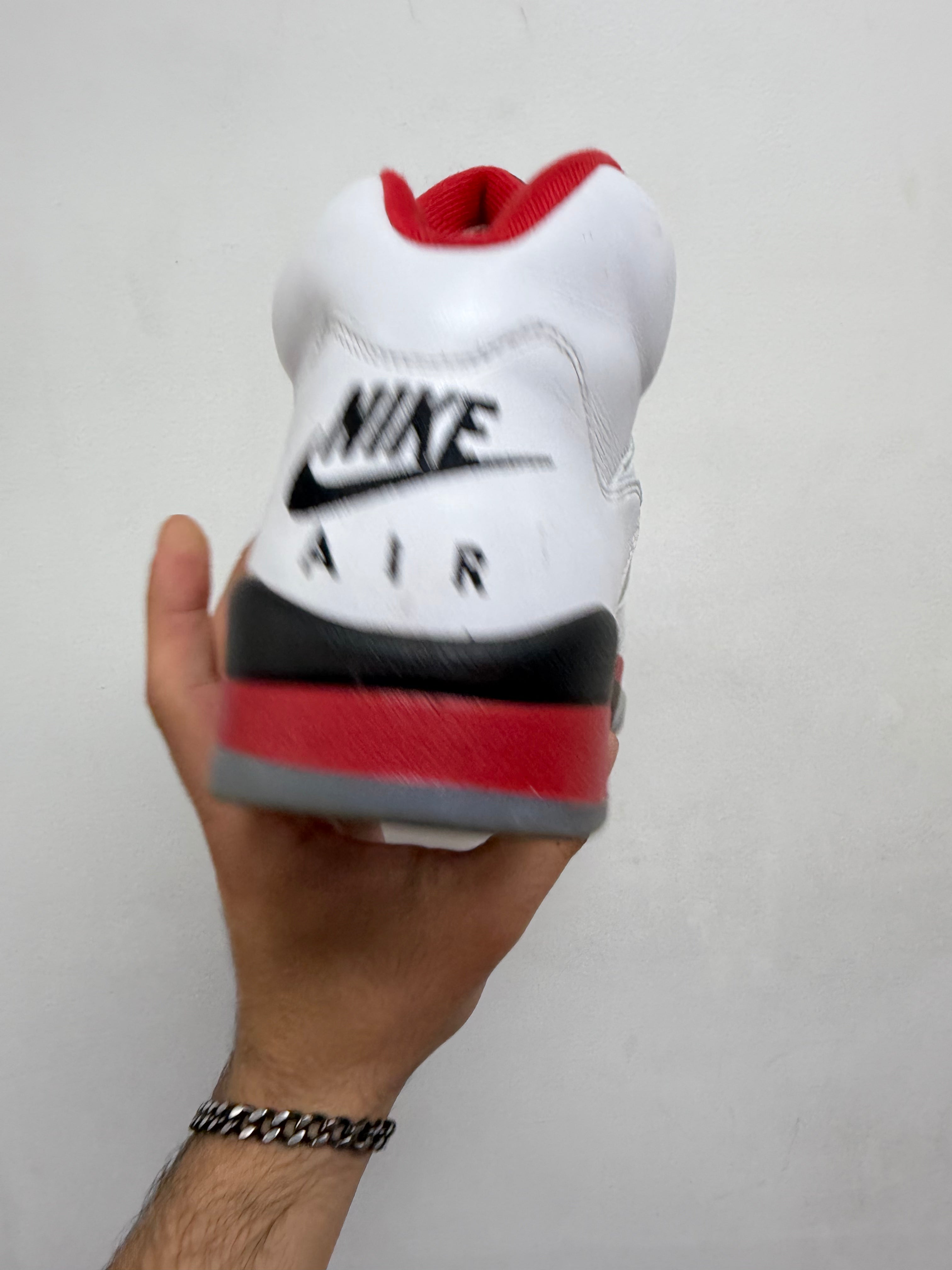 Jordan 3 Fire Red Sneakers