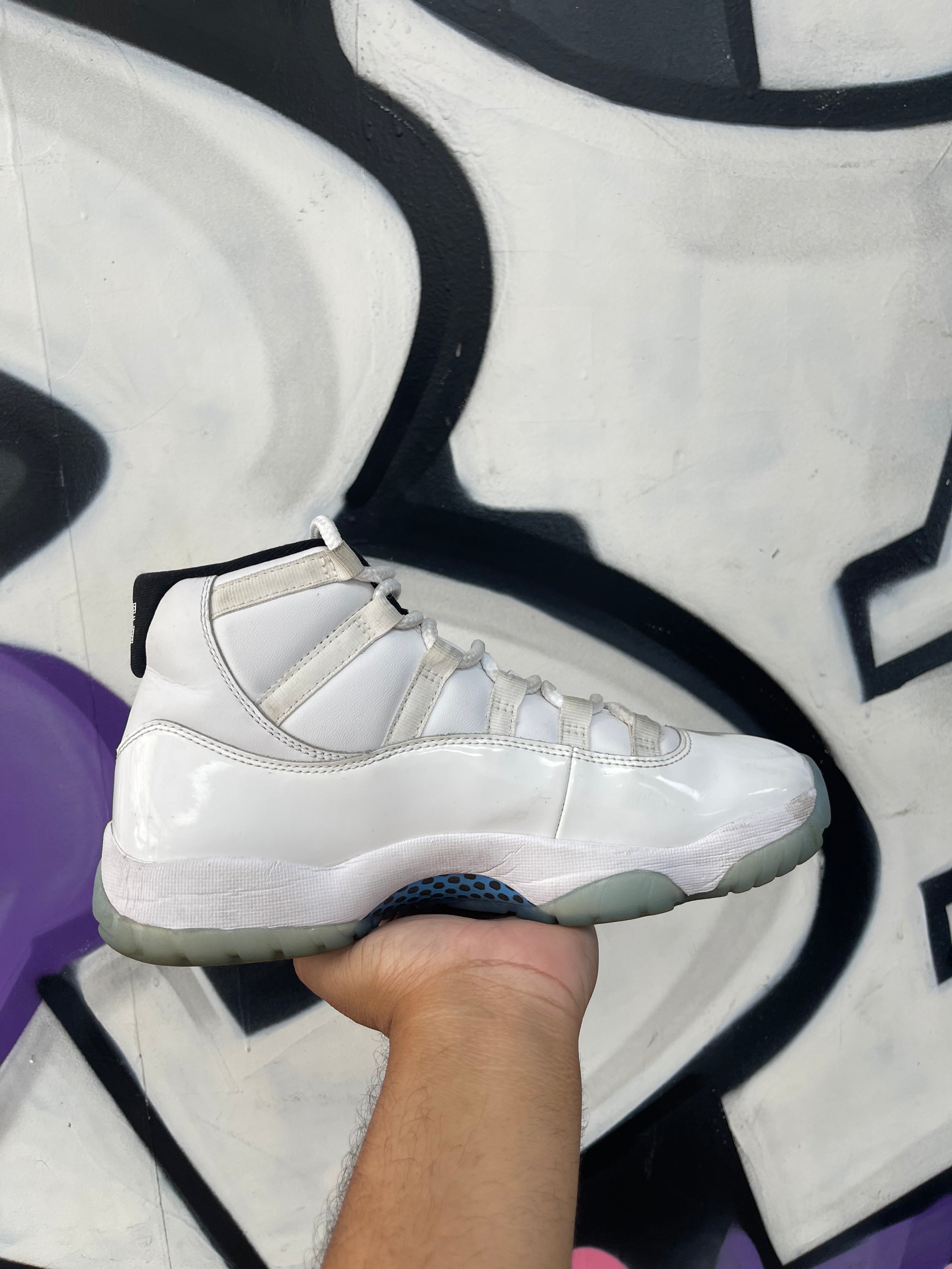 Jordan 11 Legend Blue Sneakers