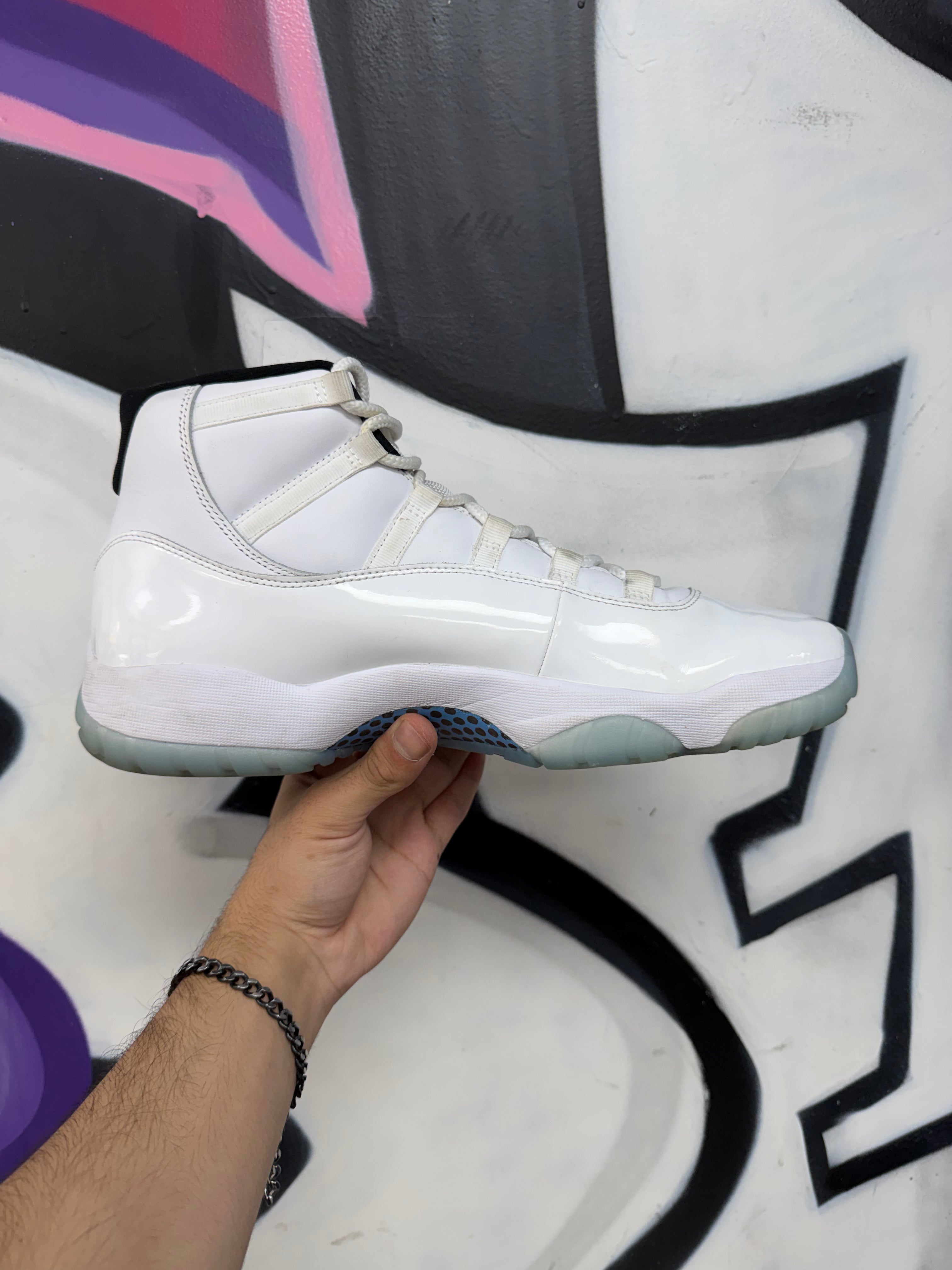 Jordan 11 Legend Blue Sneakers