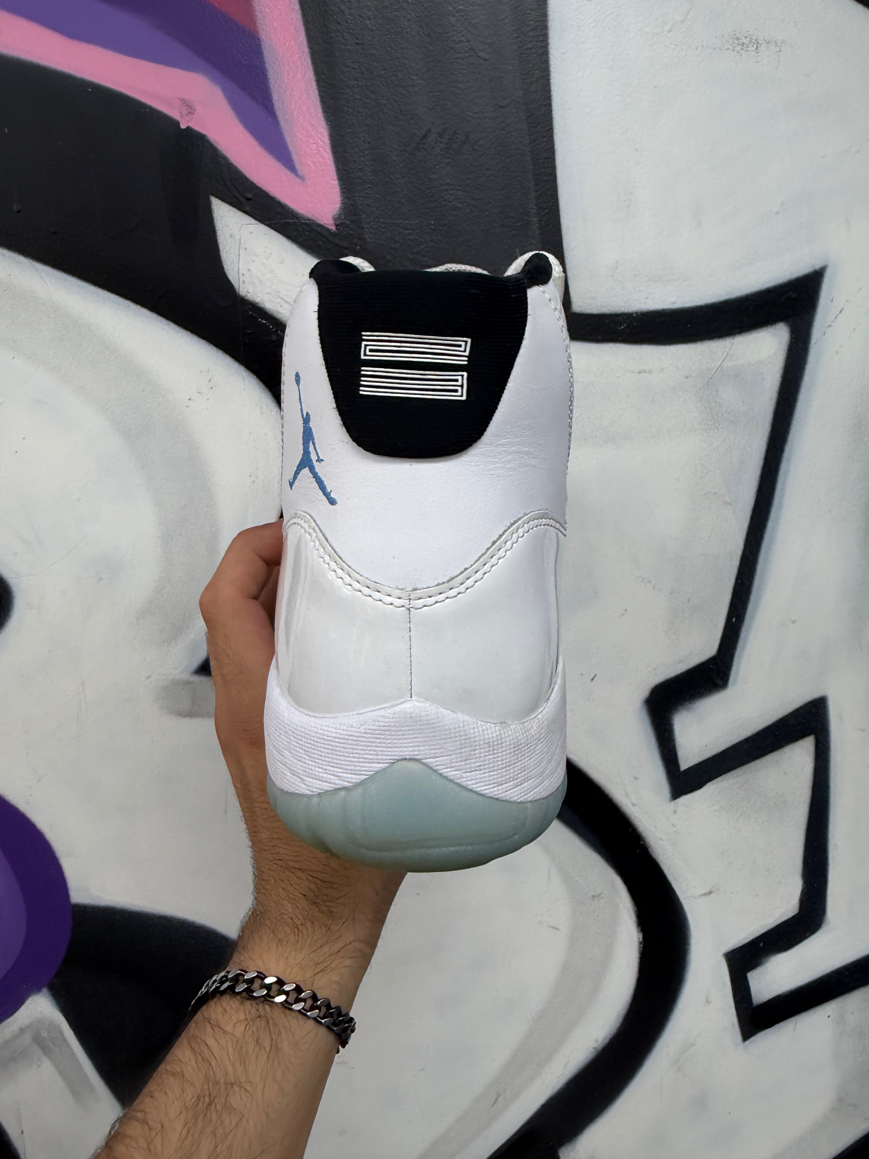 Jordan 11 Legend Blue Sneakers